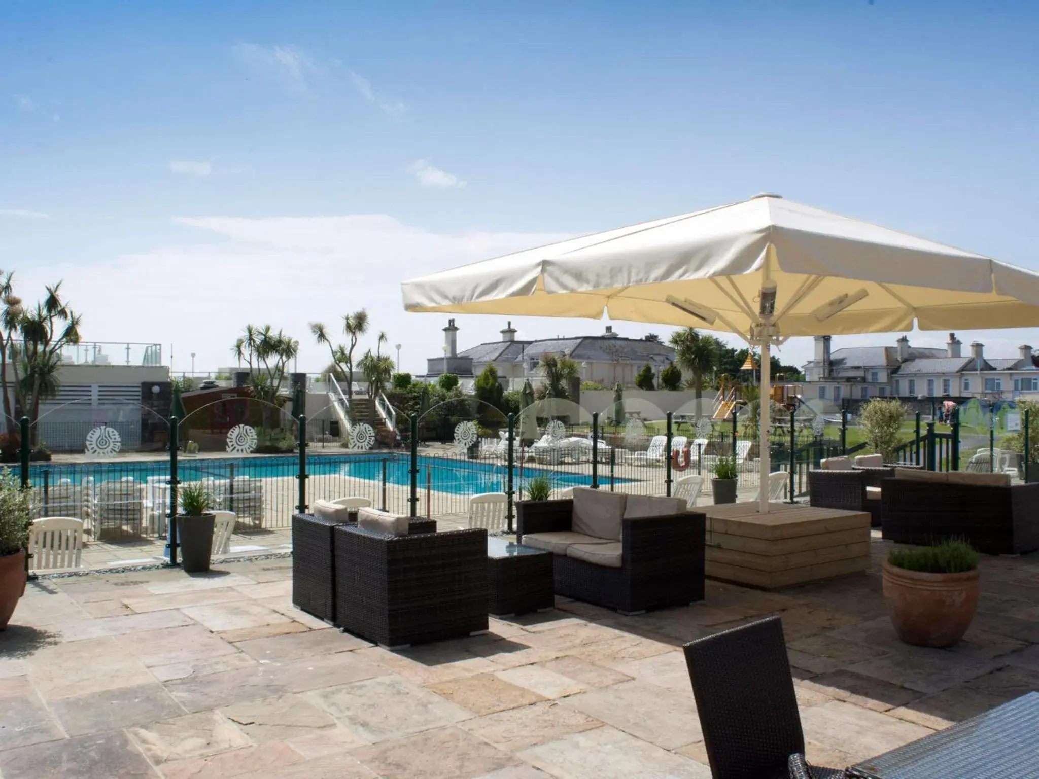 Balcony/Terrace, Swimming Pool in TLH Toorak Hotel (TLH Leisure Resort)