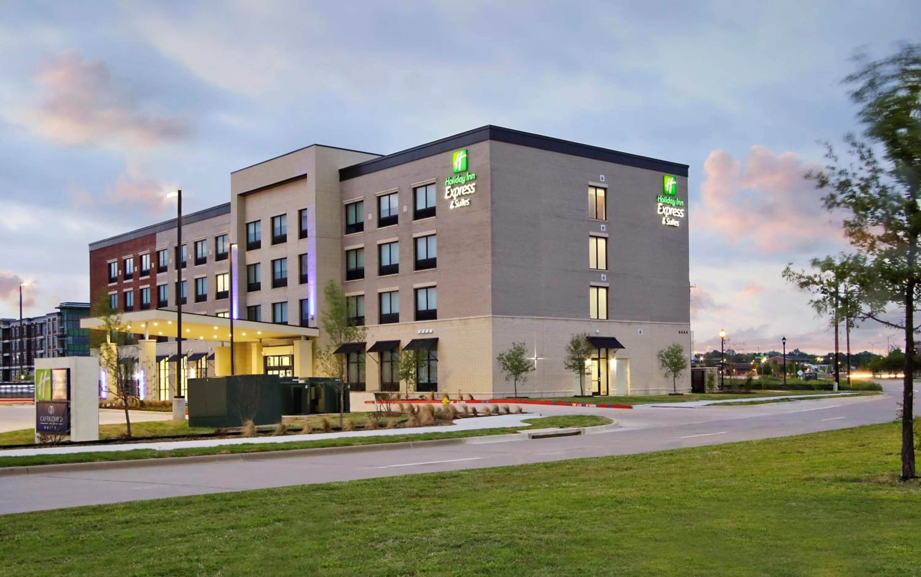 Property building in Holiday Inn Express & Suites Dallas Frisco NW Toyota Stdm by IHG