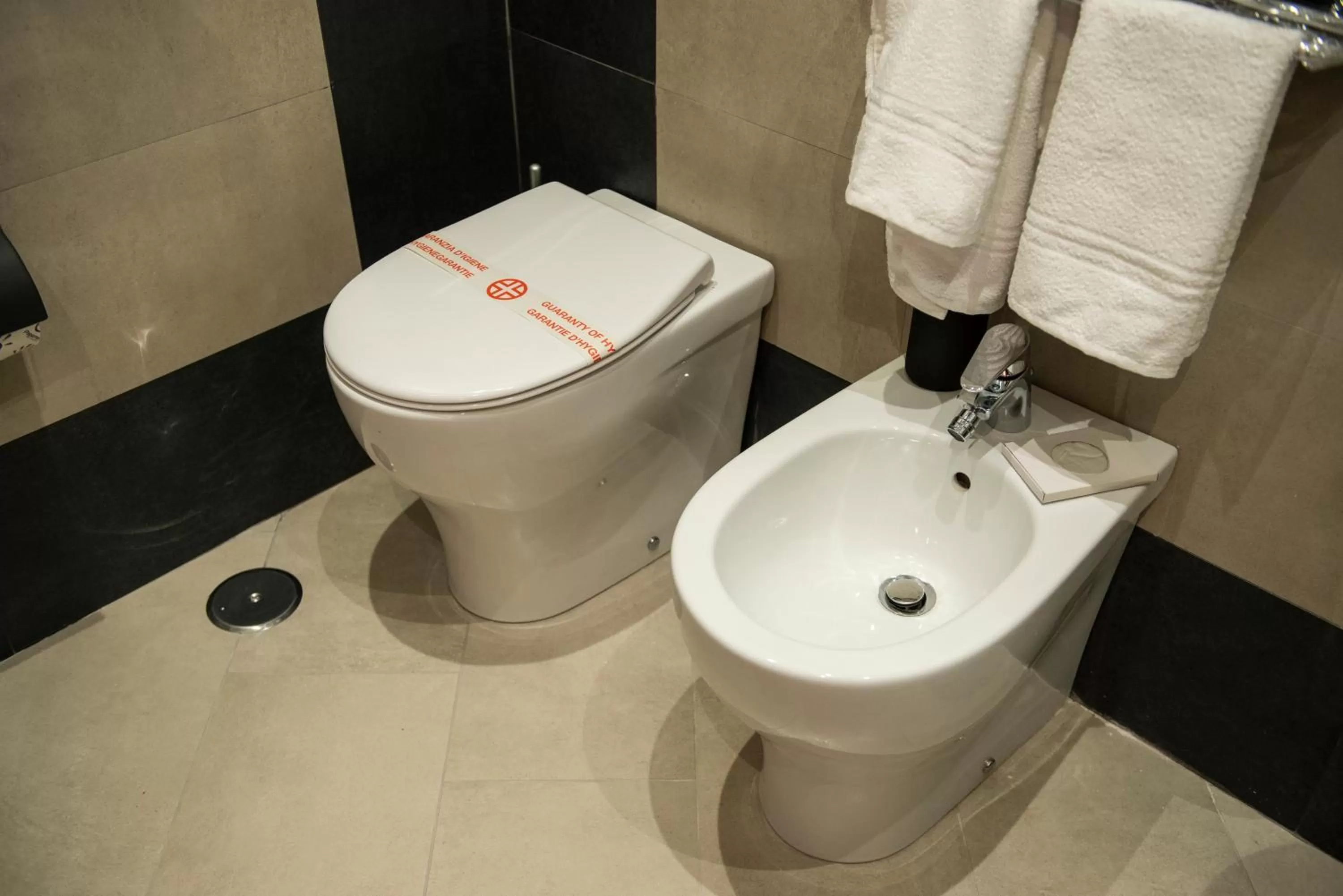 Bathroom in D'amelio'S suites