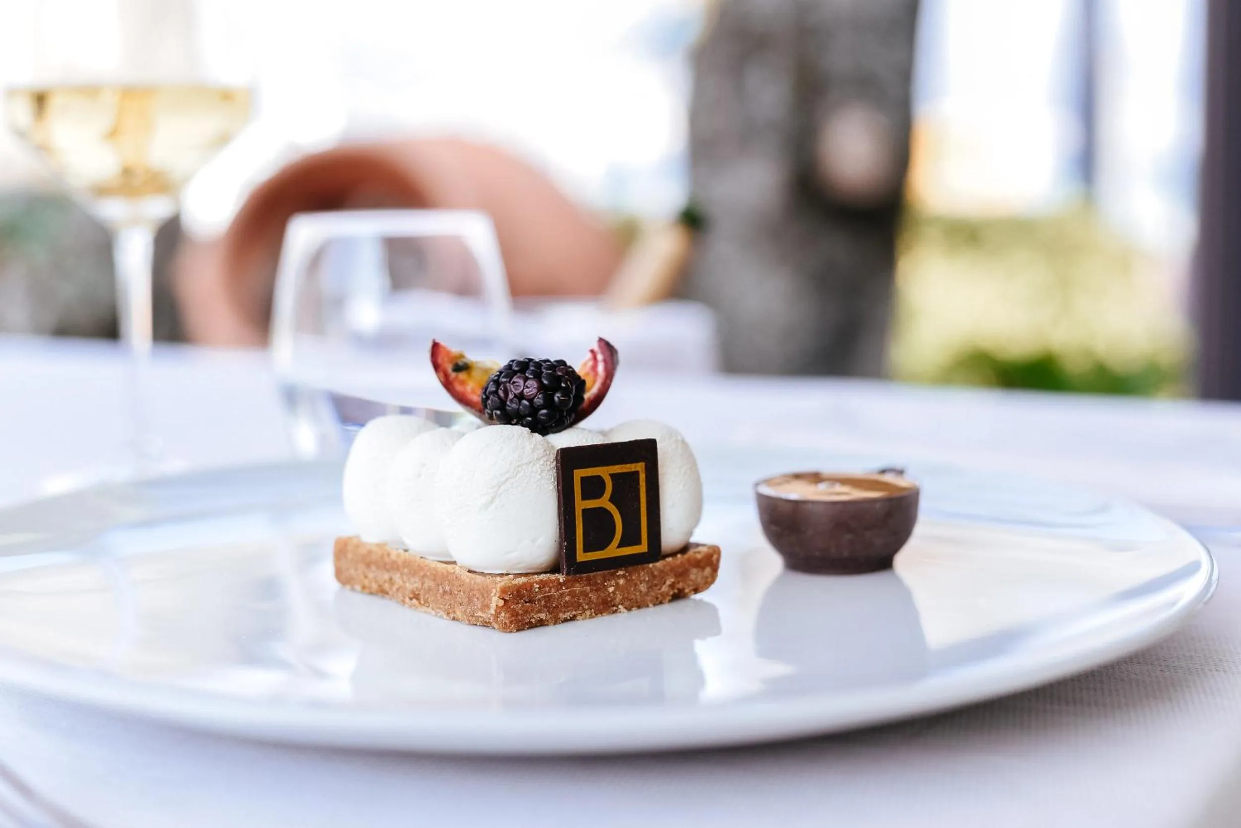 Restaurant/places to eat in Bella Hotel & Restaurant with private dock for mooring boats