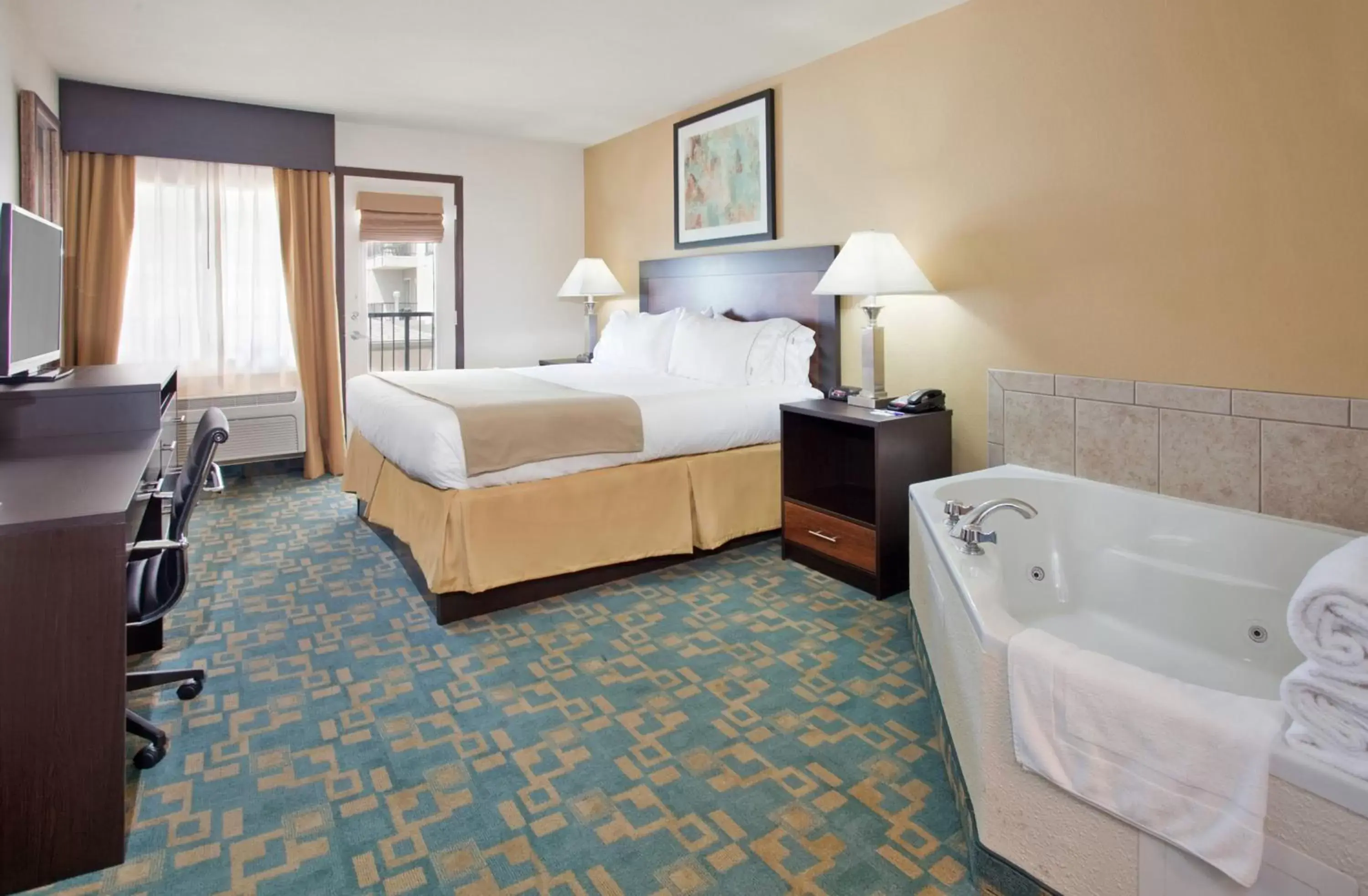 Photo of the whole room in Holiday Inn Express Hotel & Suites Branson 76 Central, an IHG Hotel