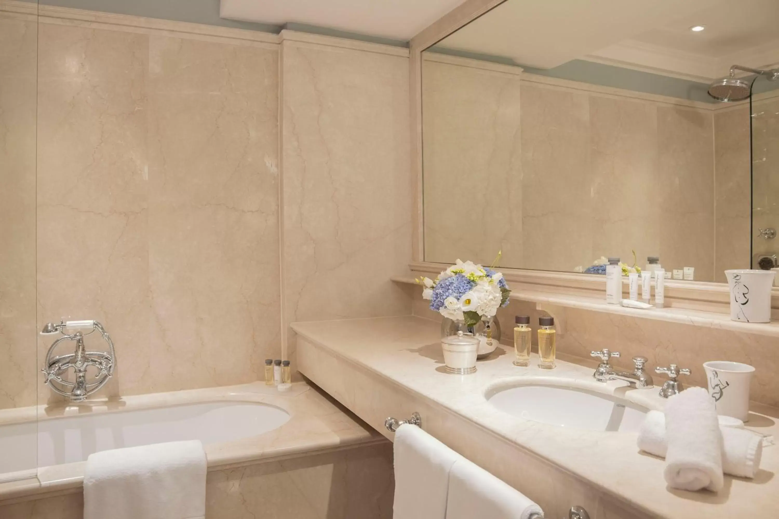 Bathroom in Hotel Lungarno - Lungarno Collection