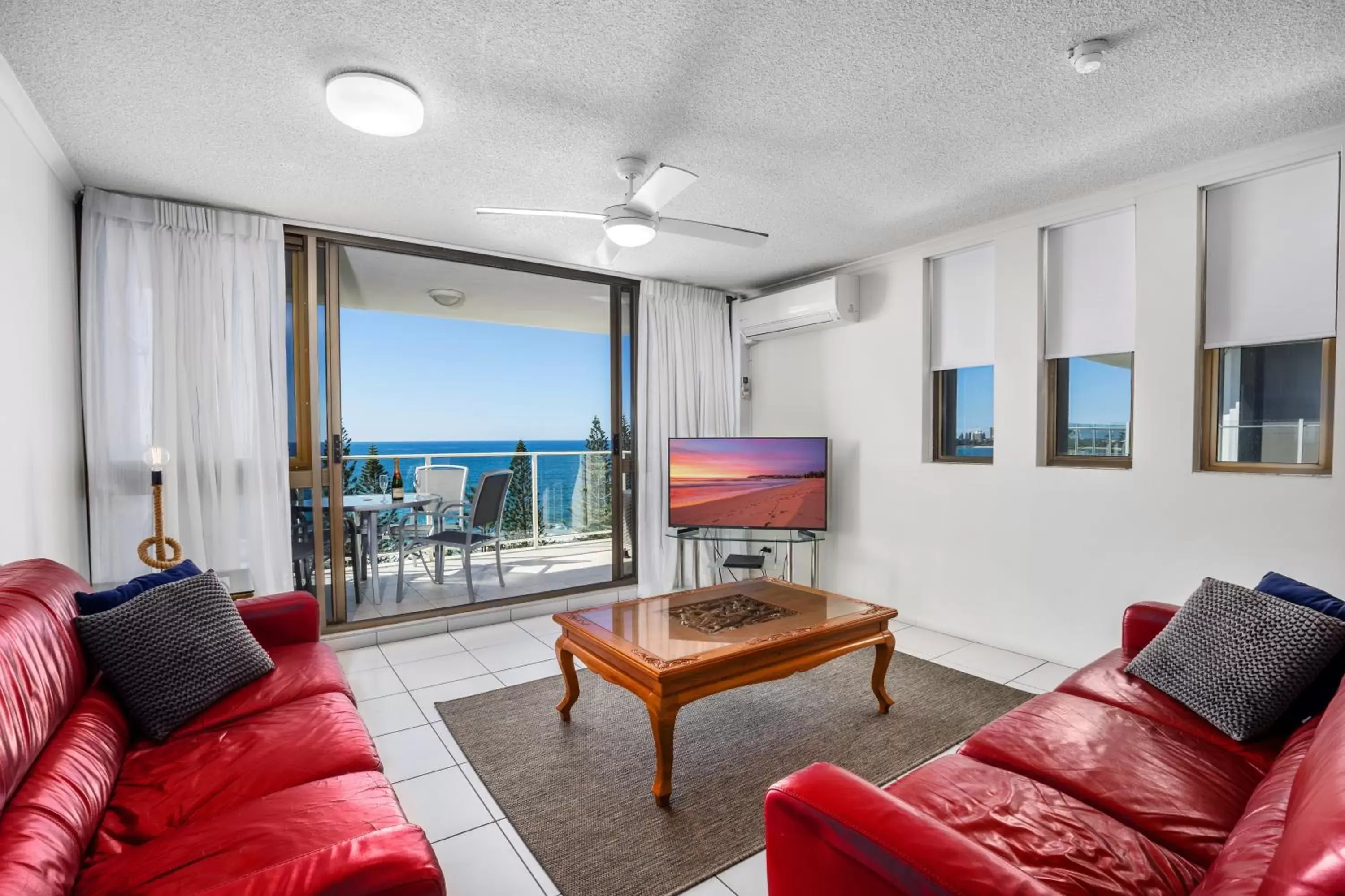 Living room, Seating Area in Pacific Beach Resort