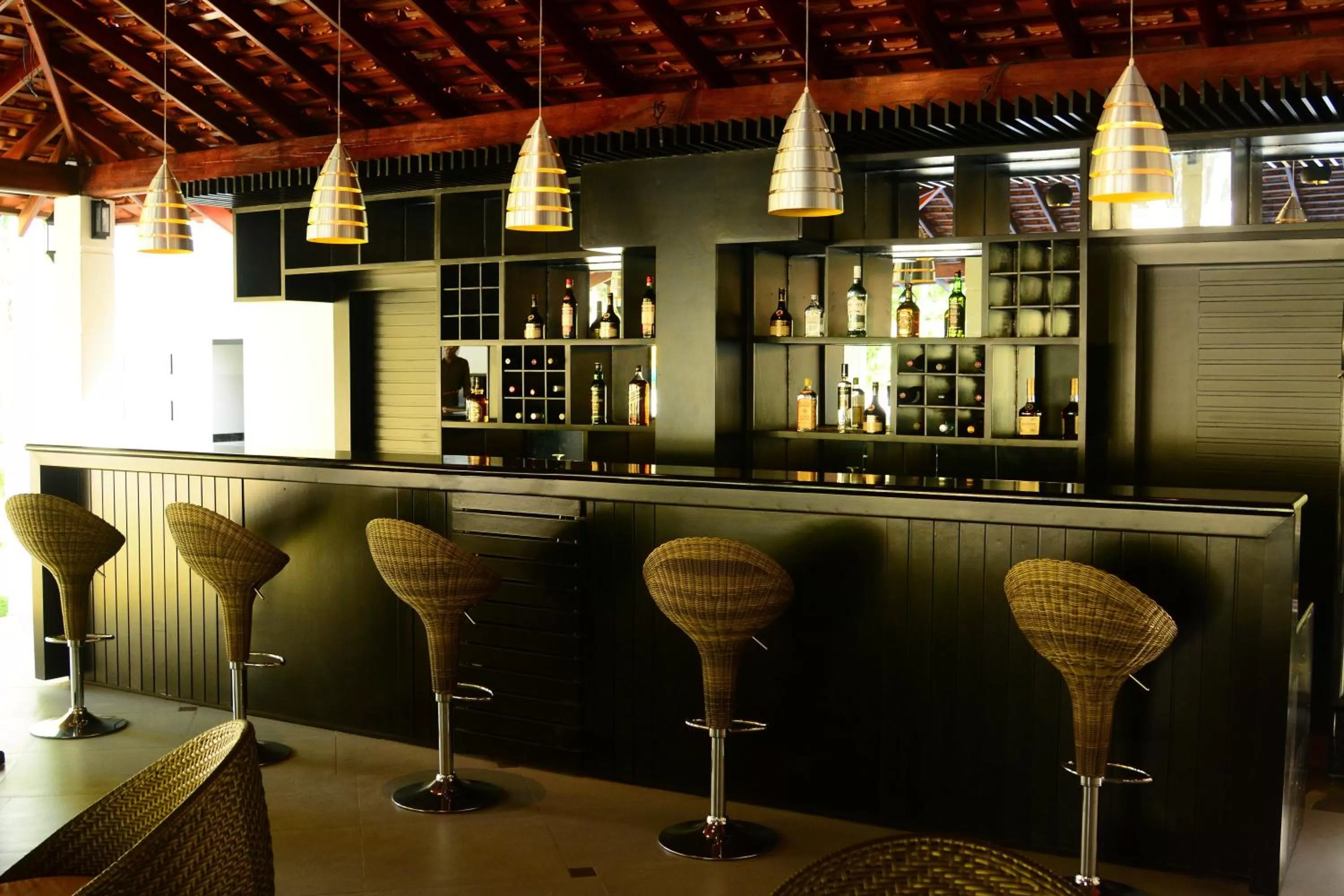 Lounge or bar in The Covanro Airport Hotel - Katunayake