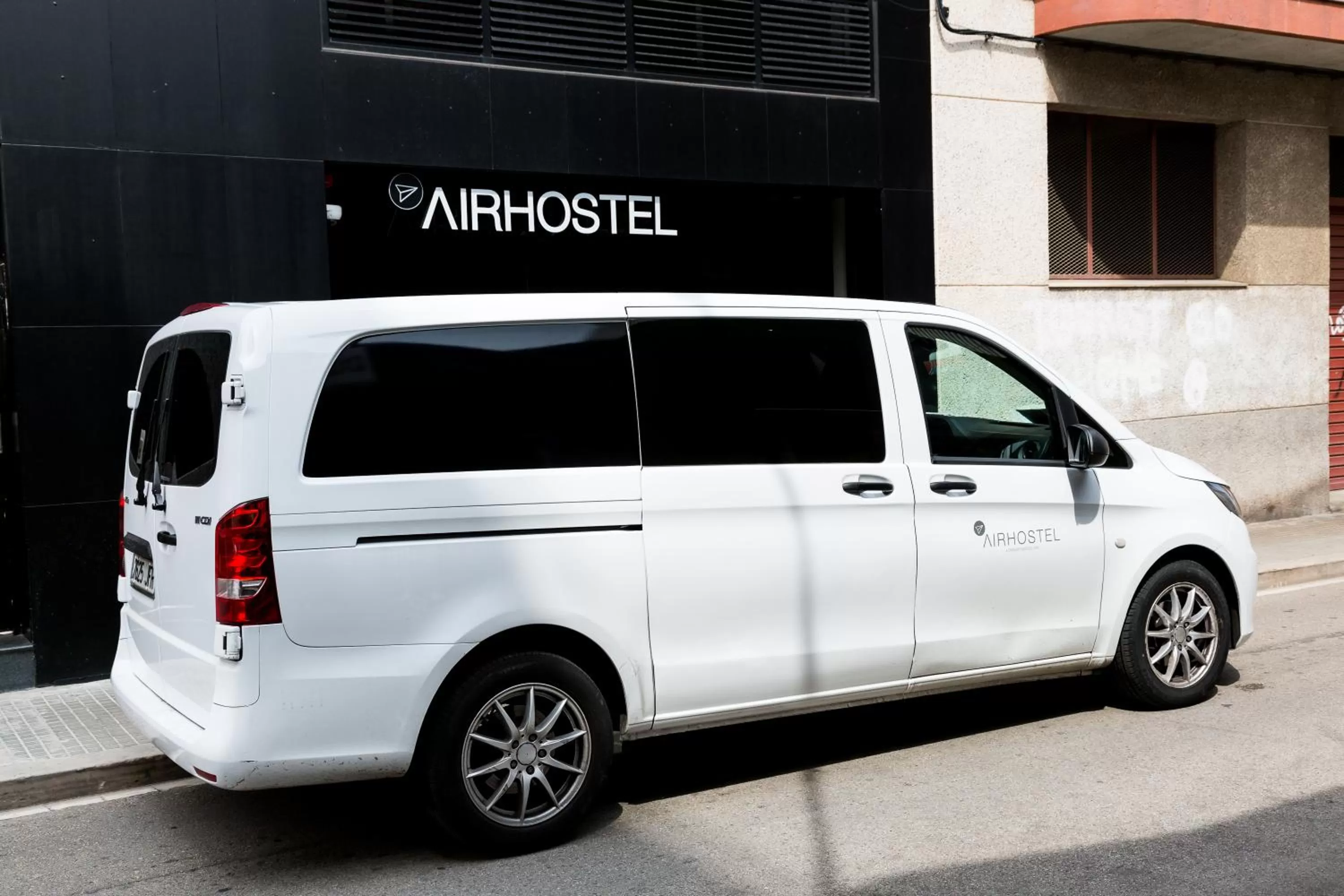 Facade/entrance in Airhostel Barcelona Airport 24h