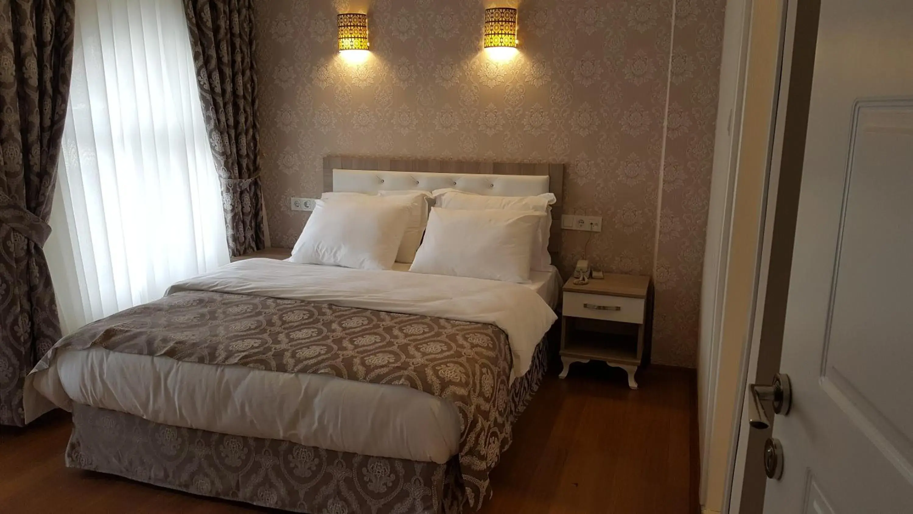 Photo of the whole room, Bed in Ararat Hotel