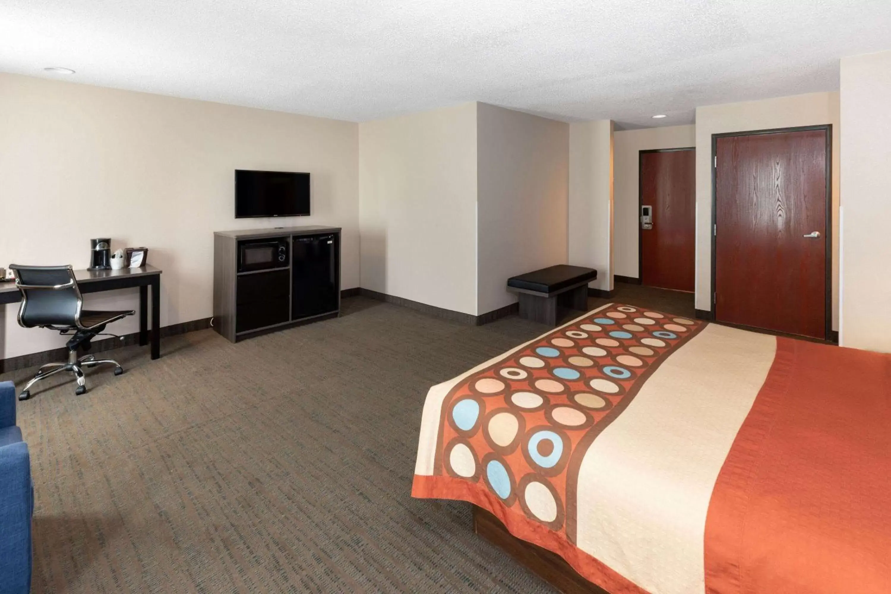 Photo of the whole room, Bed in Super 8 by Wyndham Garland Rowlett East Dallas Area Photo of the whole room, Bed in Super 8 by Wyndham Garland Rowlett East Dallas Area