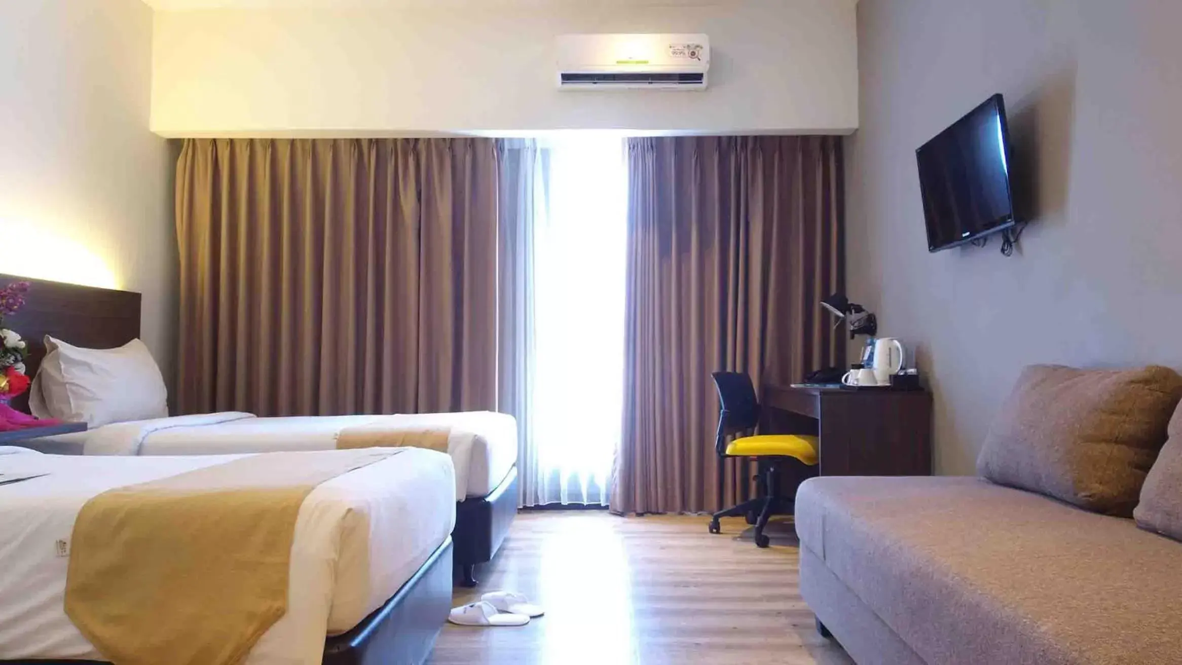 Photo of the whole room, Bed in Yunna Hotel Lampung Photo of the whole room, Bed in Yunna Hotel Lampung