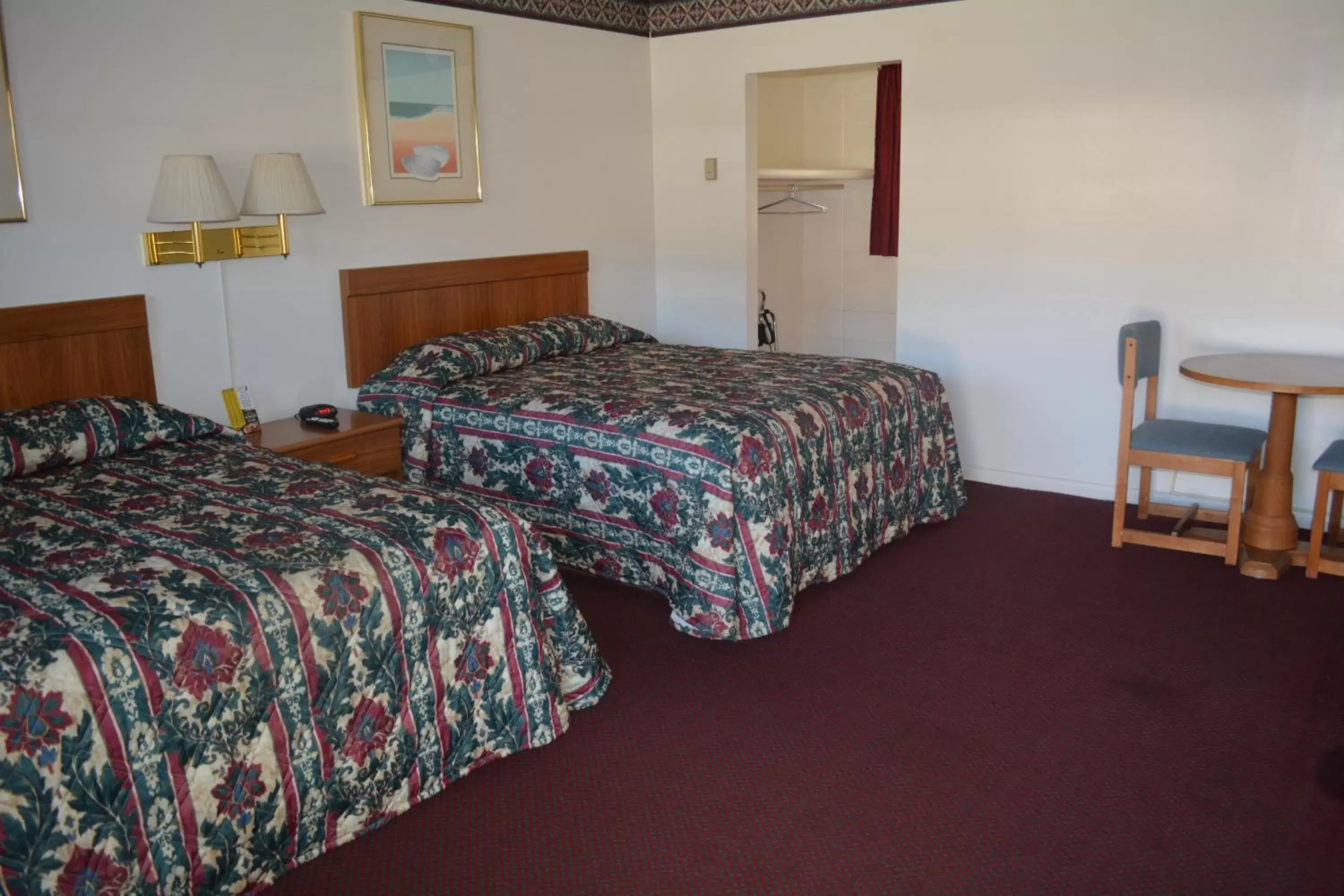 Seating area, Room Photo in Ventura Motel