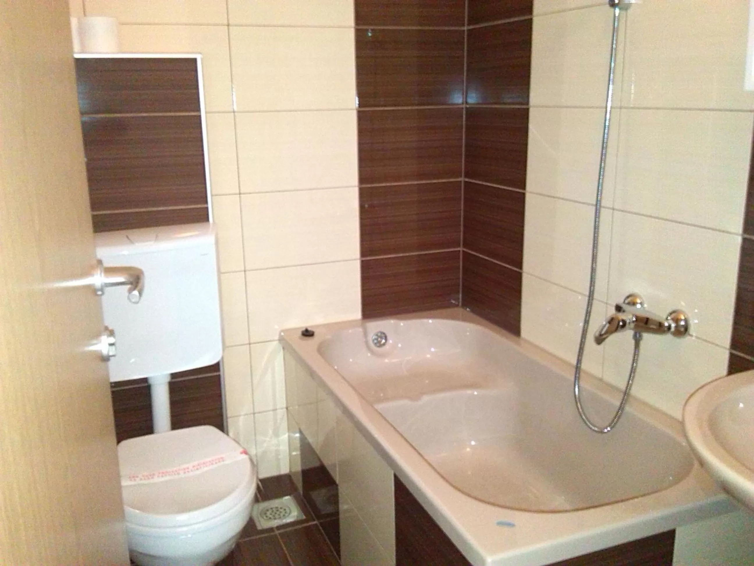 Toilet in Motel Maks