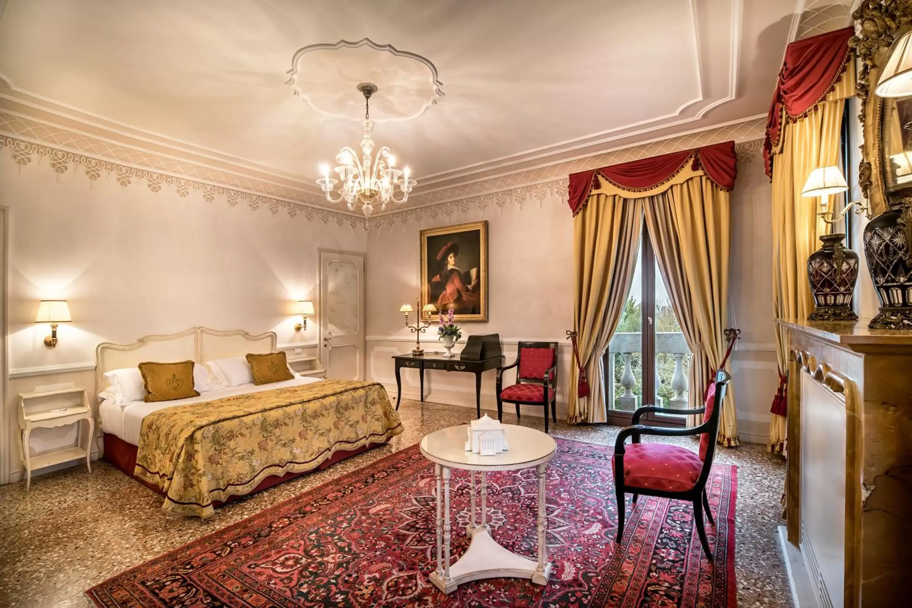 Photo of the whole room, Seating Area in Relais et Châteaux Hotel Villa Franceschi