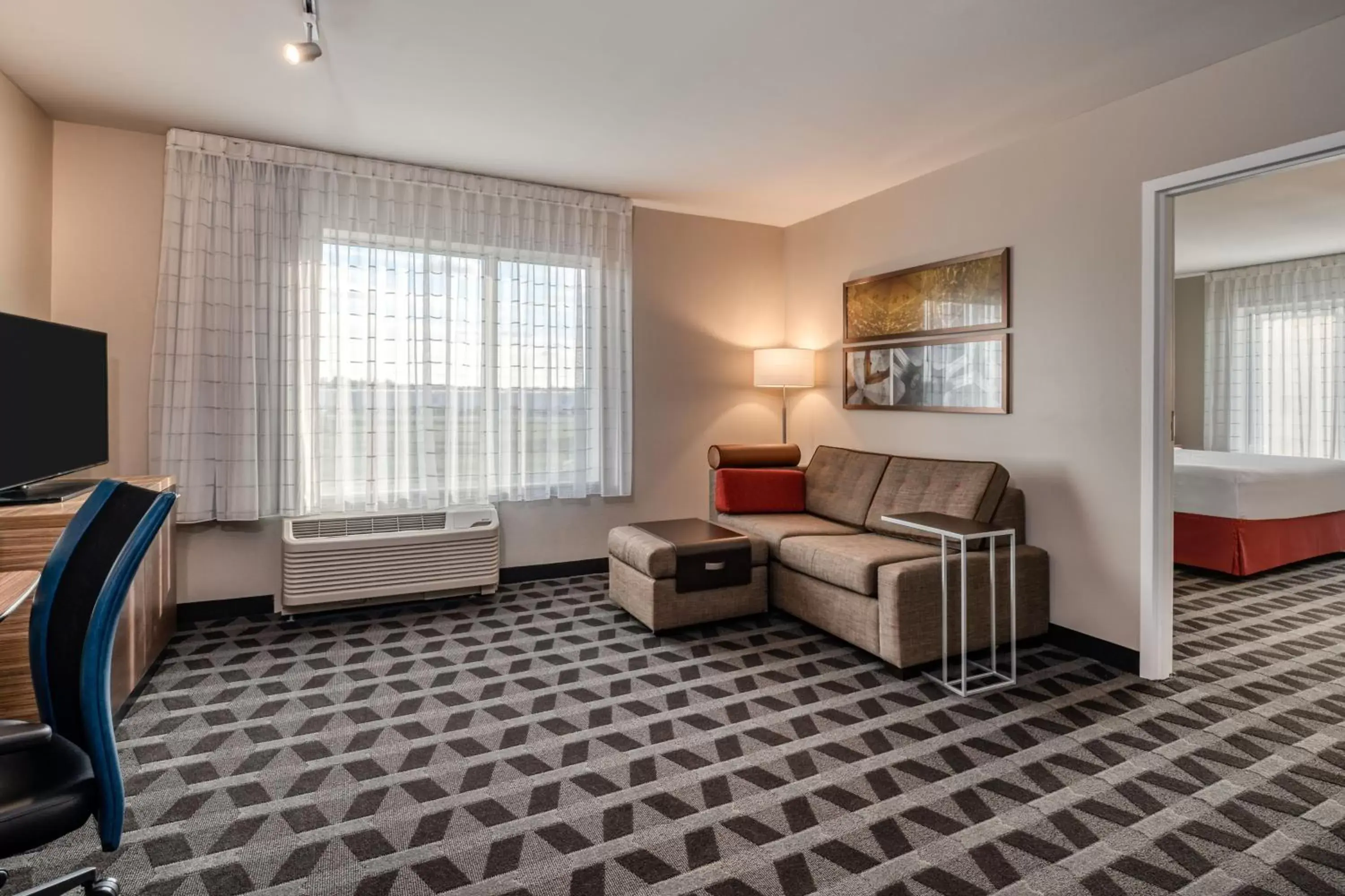 Bedroom, Seating Area in TownePlace Suites by Marriott Indianapolis Airport