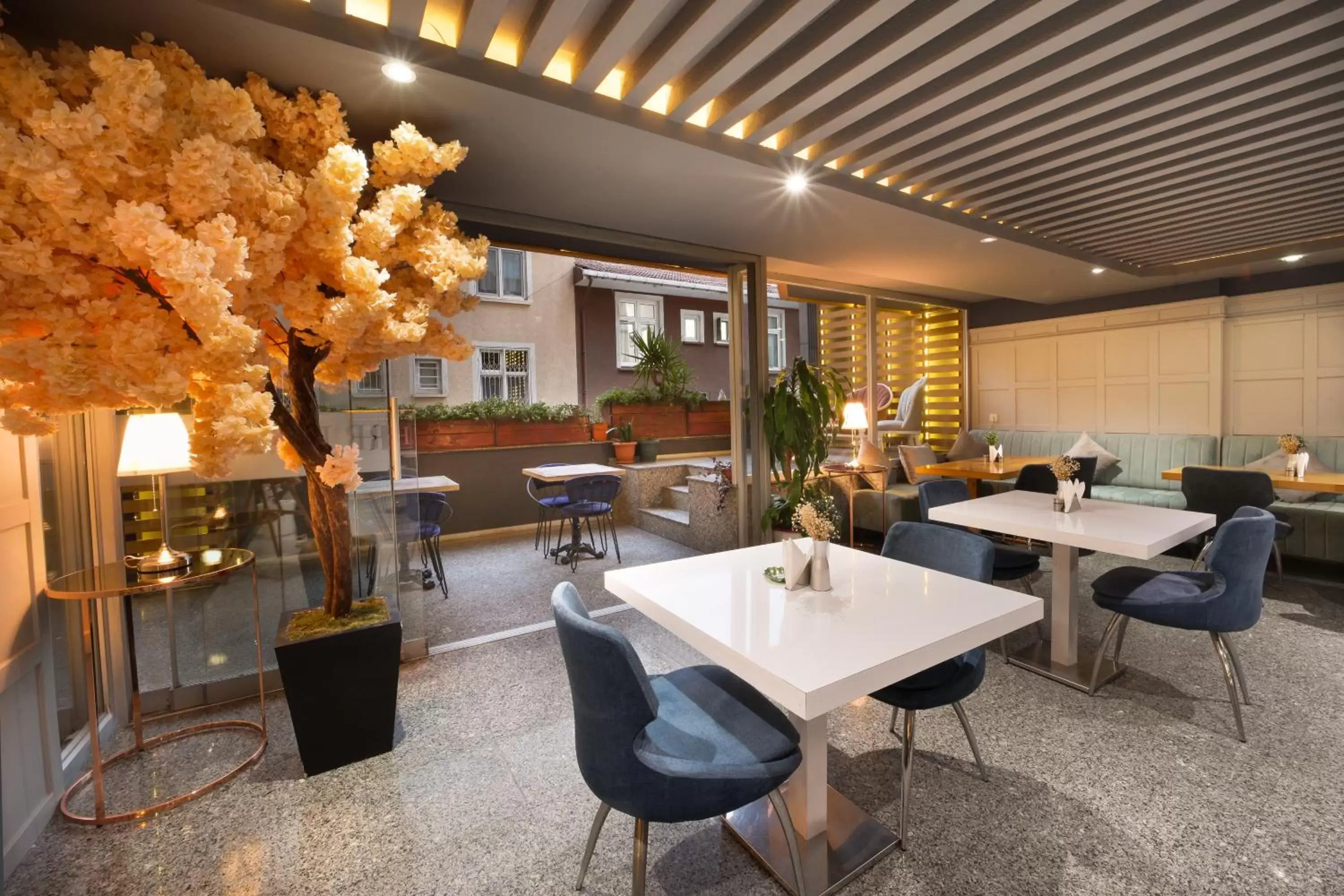 Lobby or reception, Restaurant/Places to Eat in Harbiye Residence