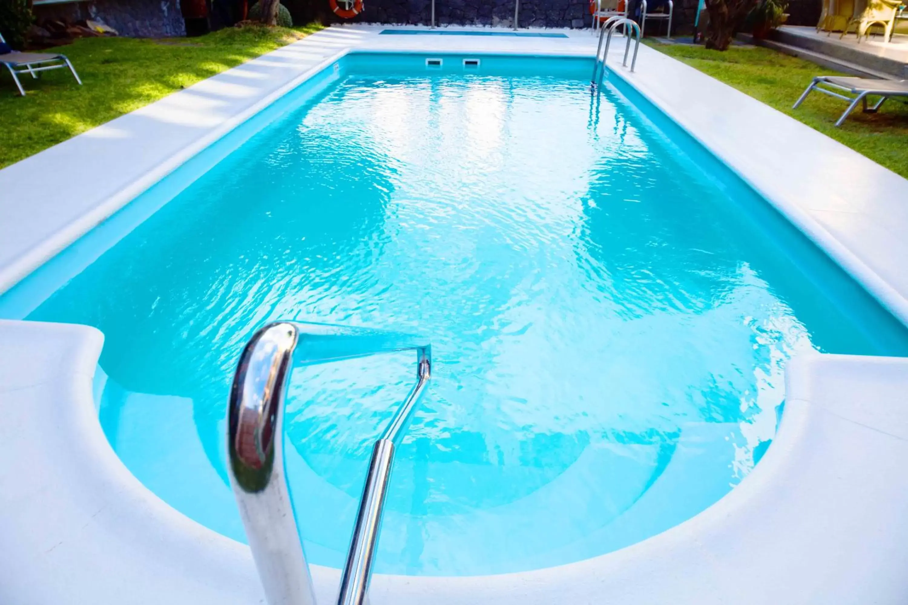 Garden, Swimming Pool in Hotel Escuela Santa Cruz