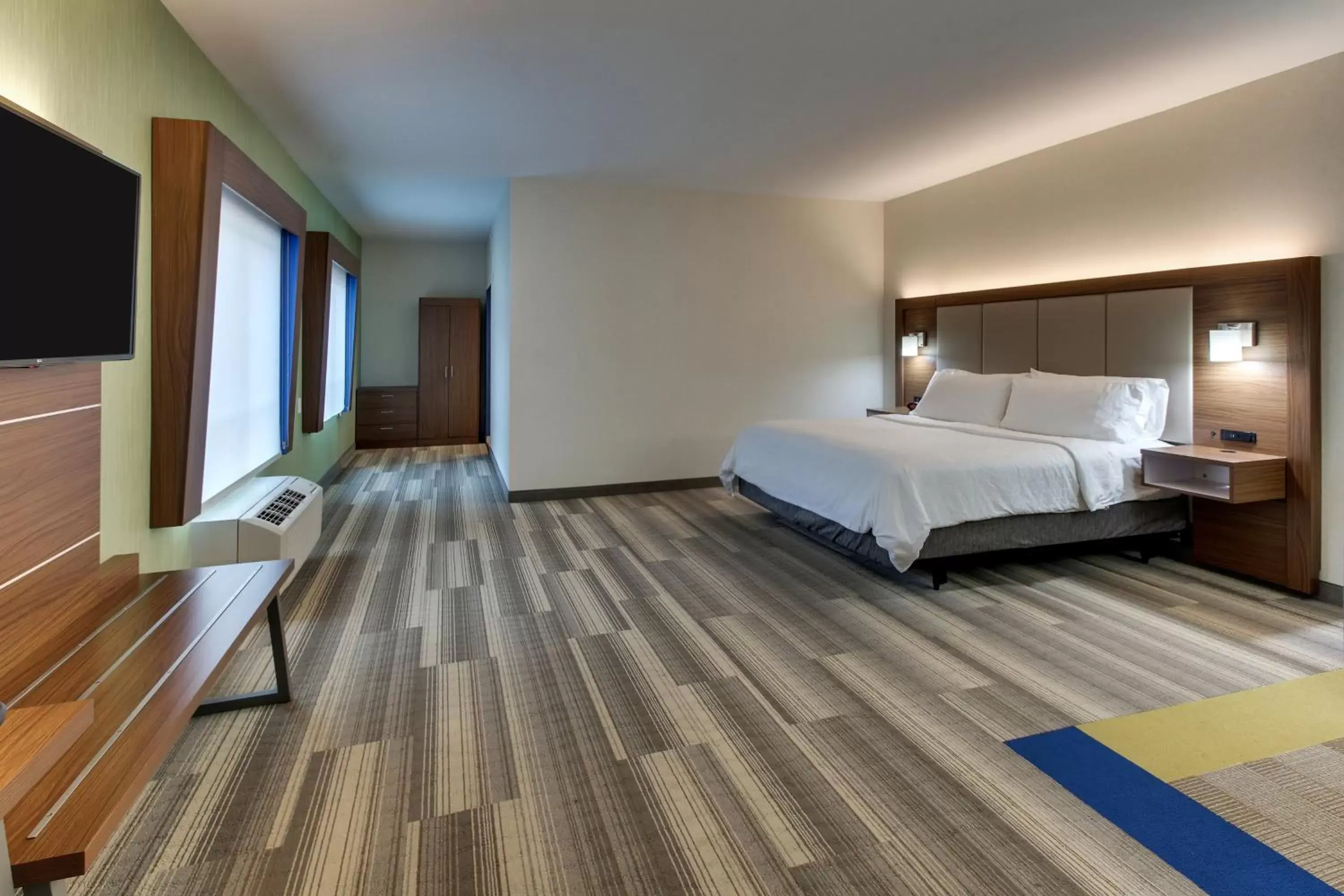 Photo of the whole room, Bed in Holiday Inn Express & Suites - Ithaca, an IHG Hotel