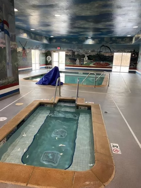 Swimming pool in GrandStay Hotel & Suites Pella