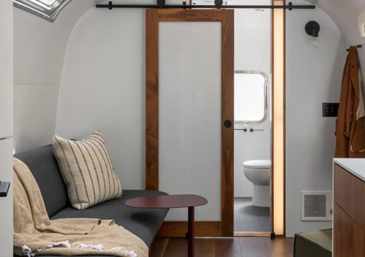 Living room, Bathroom in AutoCamp Catskills