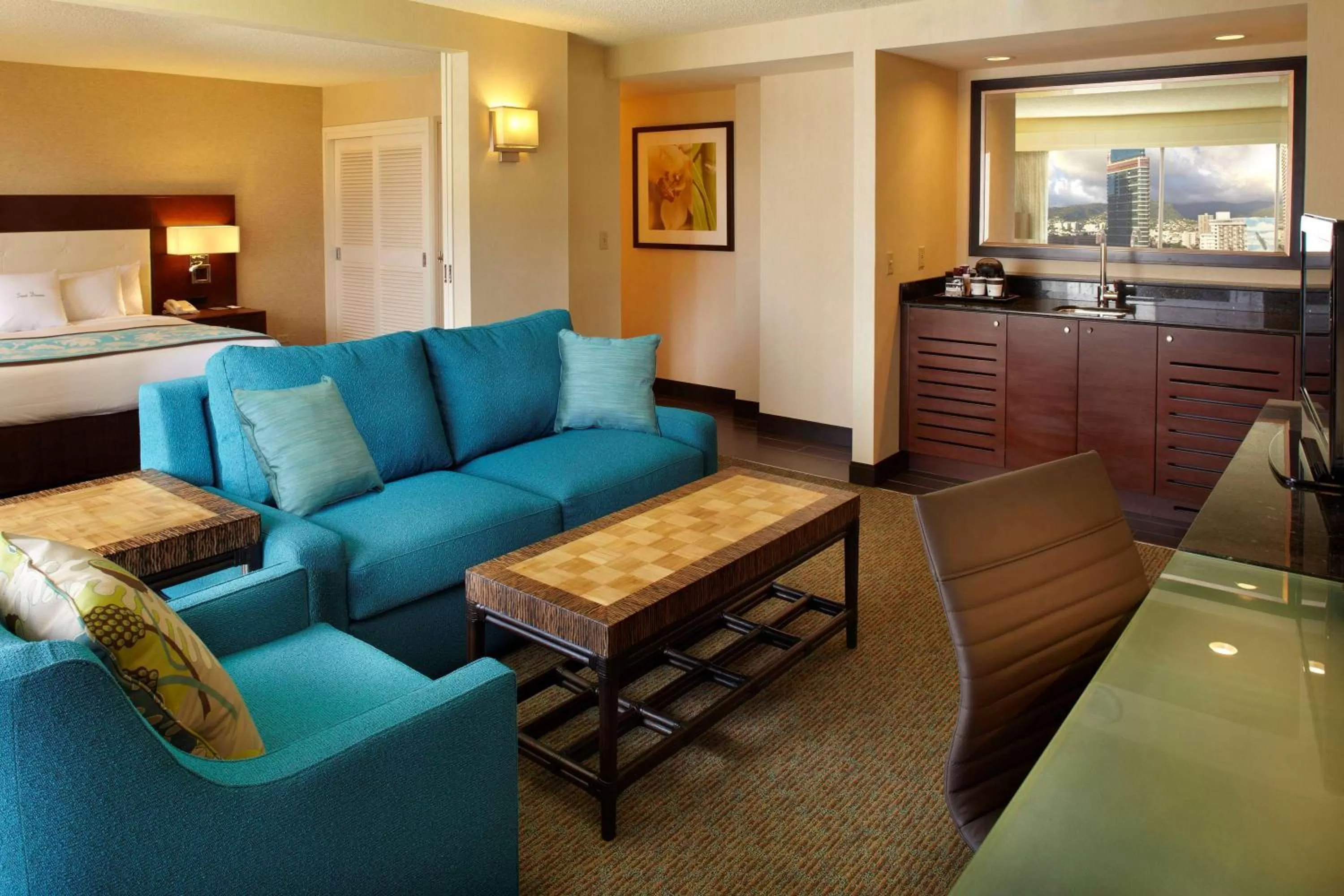 Living room in DoubleTree by Hilton Alana - Waikiki Beach