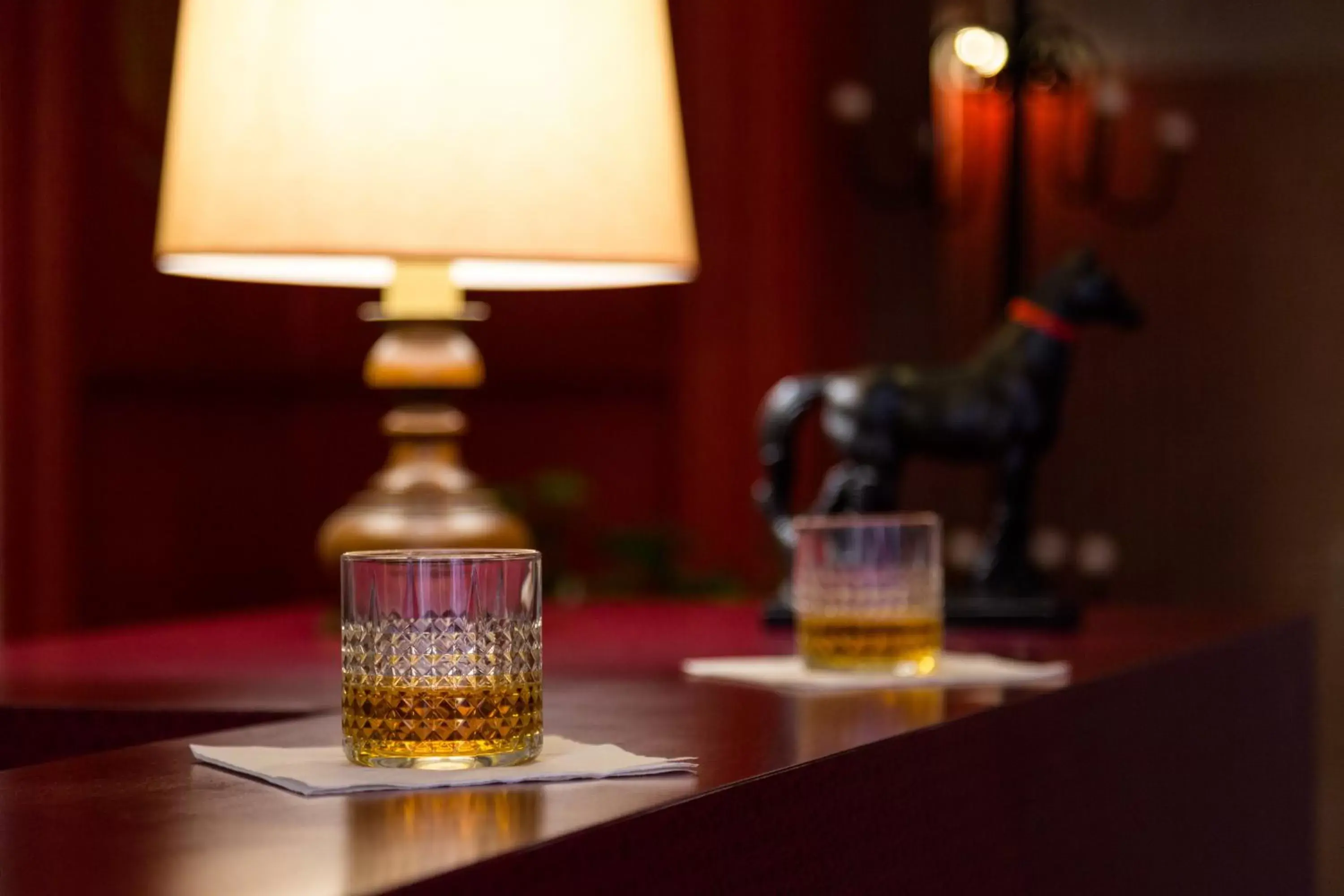 Lounge or bar in Urban Style, Hôtel Le Cheval Noir, Saint-Étienne Lounge or bar in Urban Style, Hôtel Le Cheval Noir, Saint-Étienne