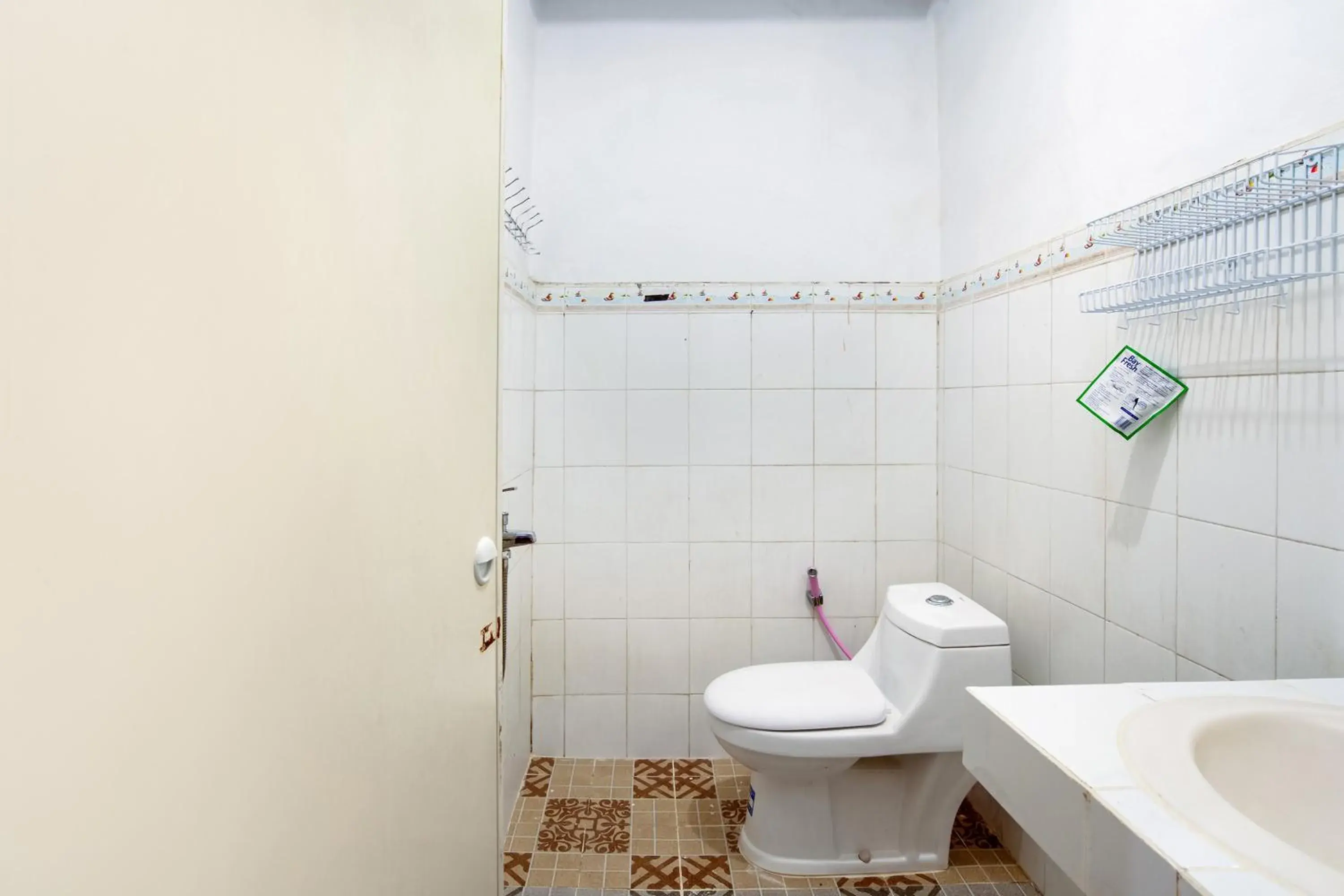 Bathroom in OYO 3252 Lansano Residence Syariah