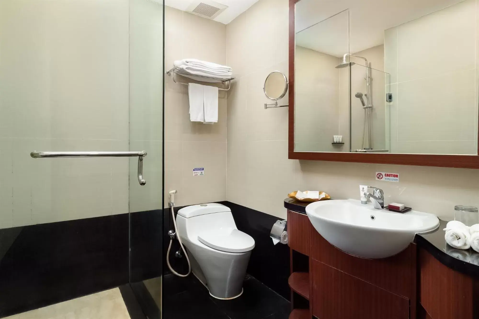 Bathroom in Best Western Plus Makassar Beach