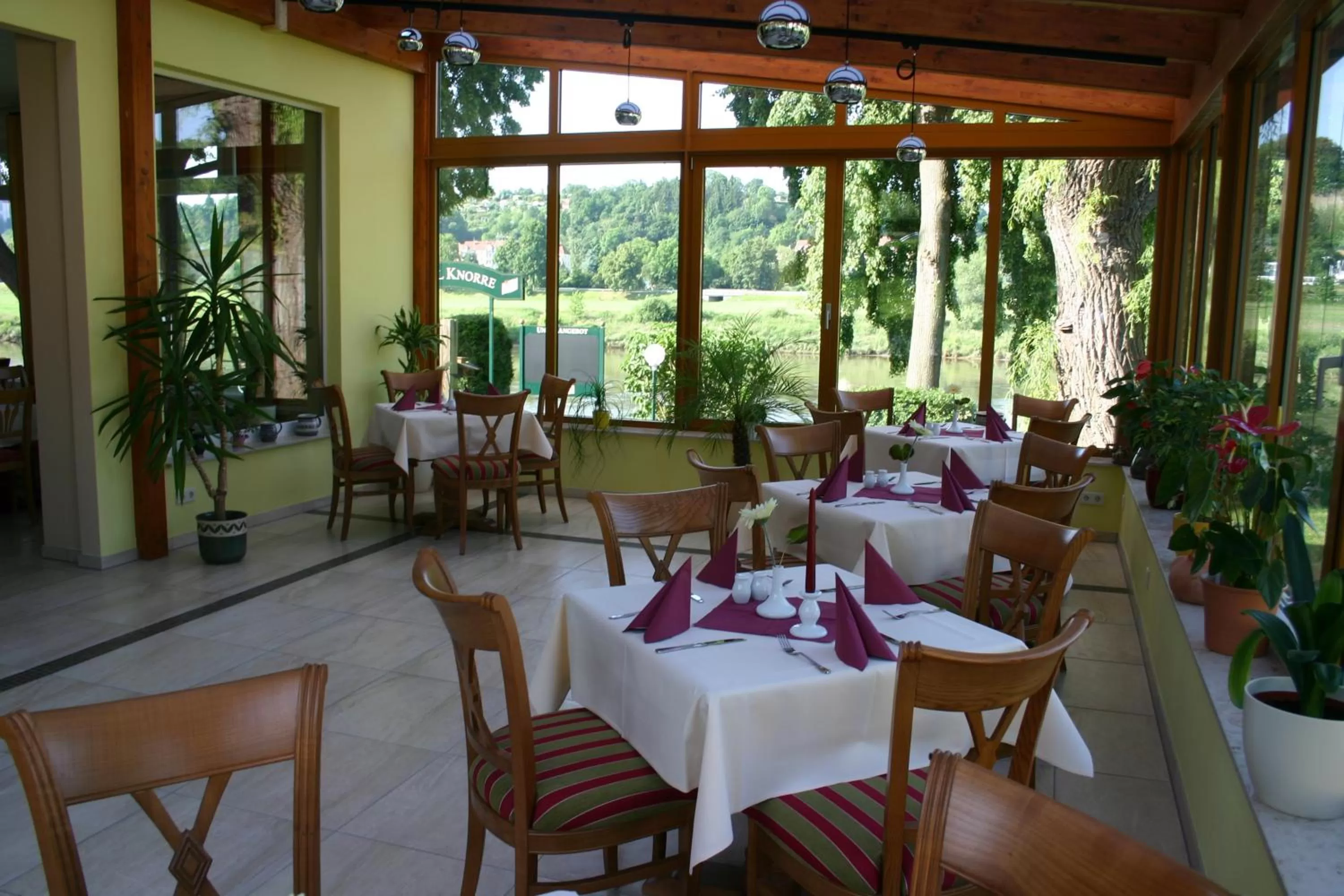 Restaurant/places to eat in Hotel Knorre