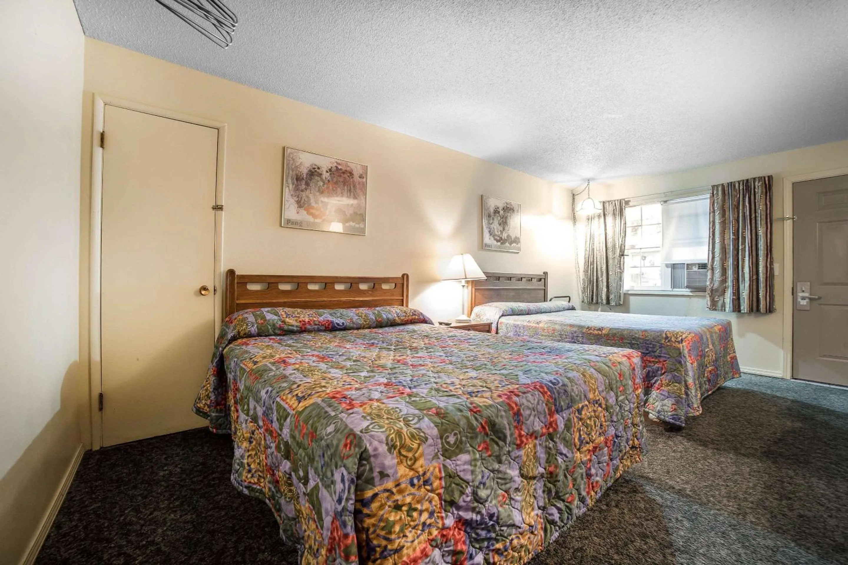 Bedroom, Bed in Rodeway Inn