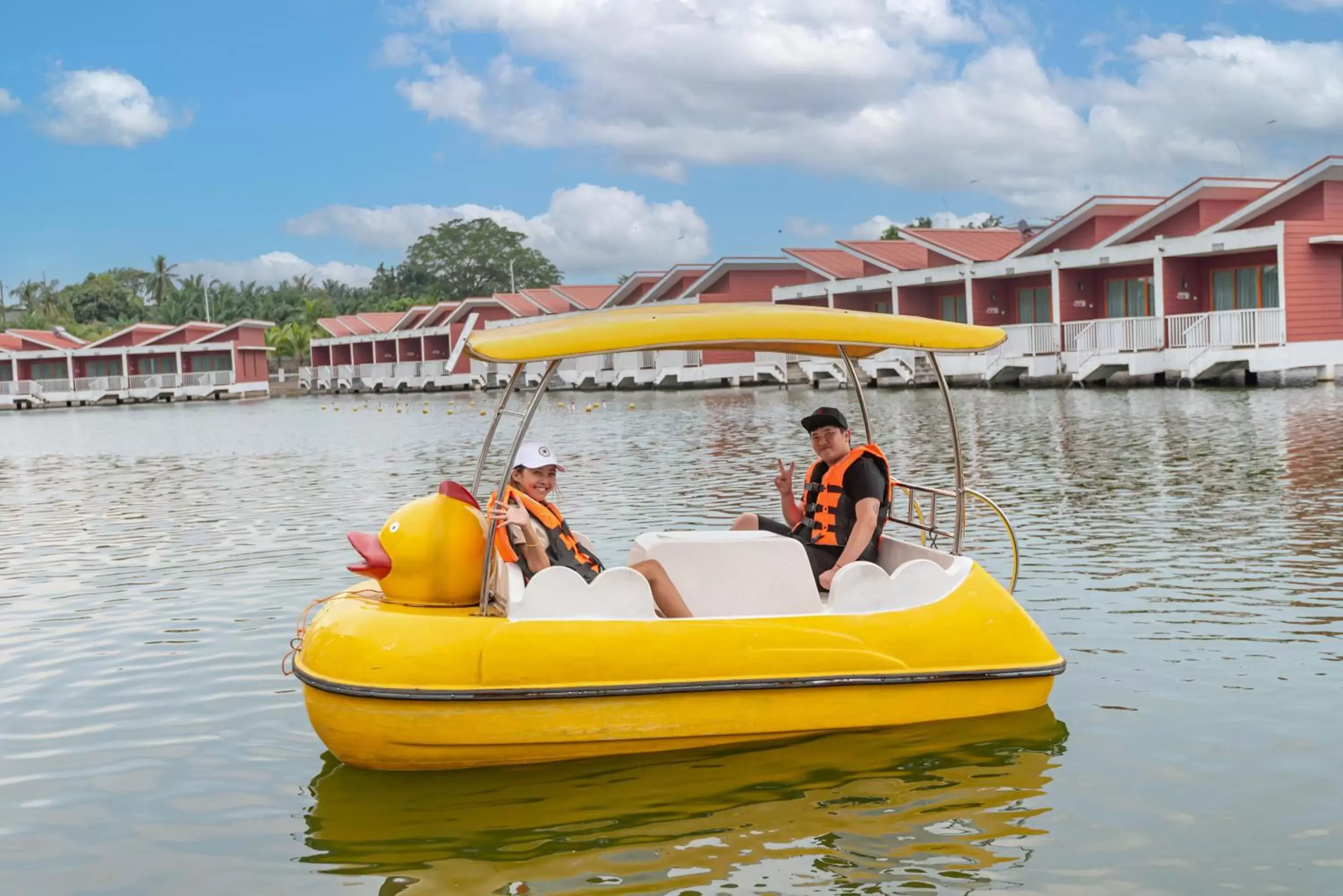 Activities, Canoeing in Tasik Villa International Resort