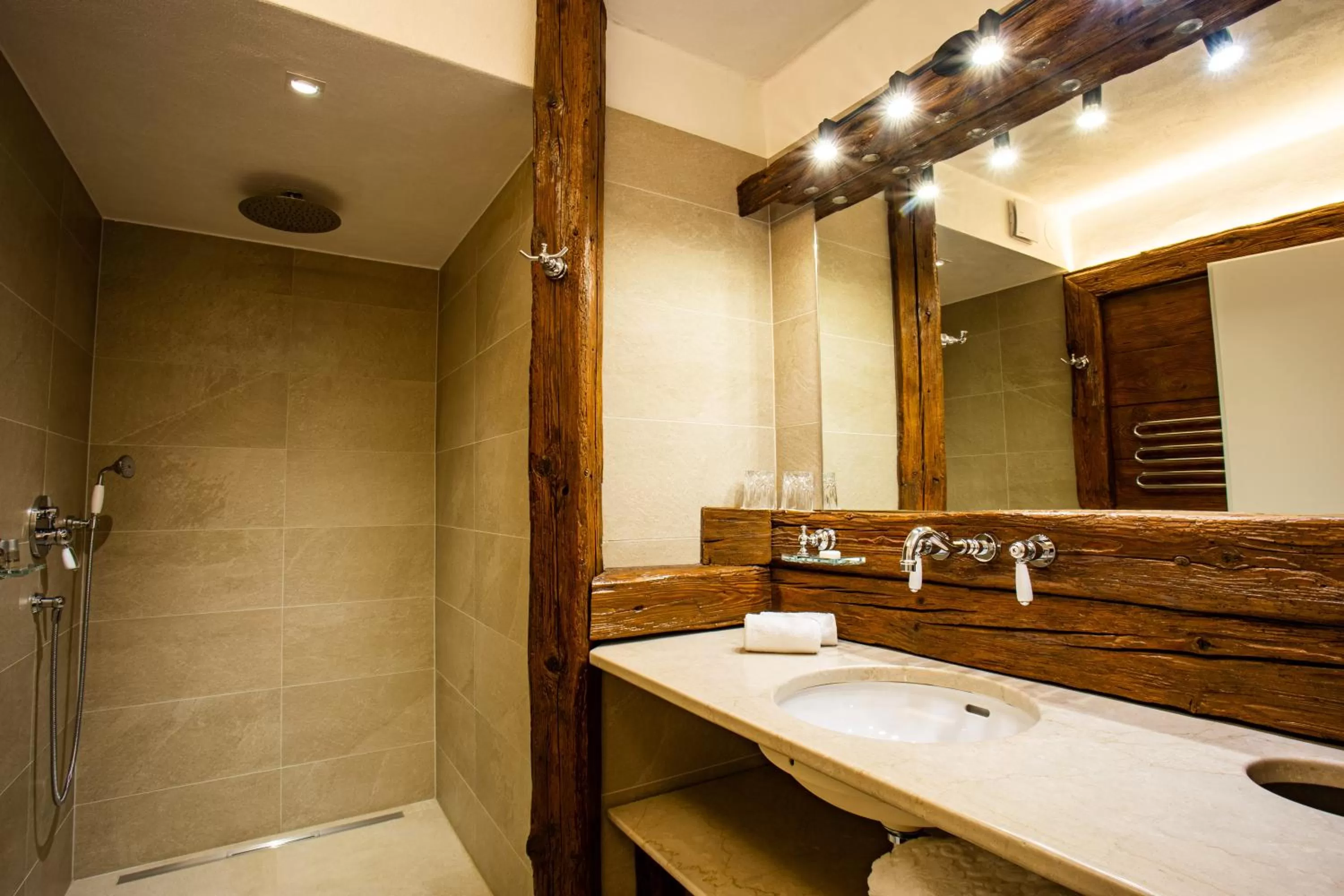 Shower in Gasthof Lend-Platzl