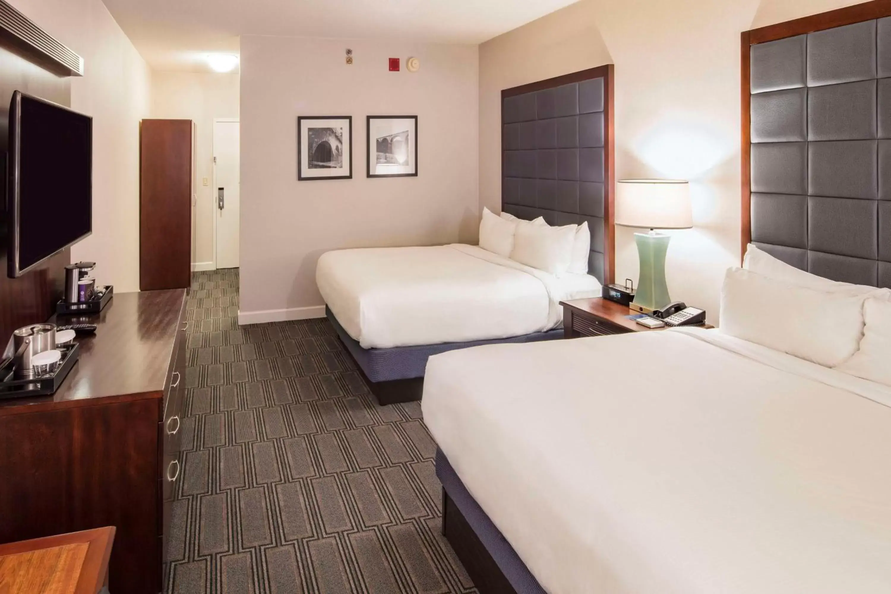 Photo of the whole room, Bed in Hilton Philadelphia at Penn's Landing