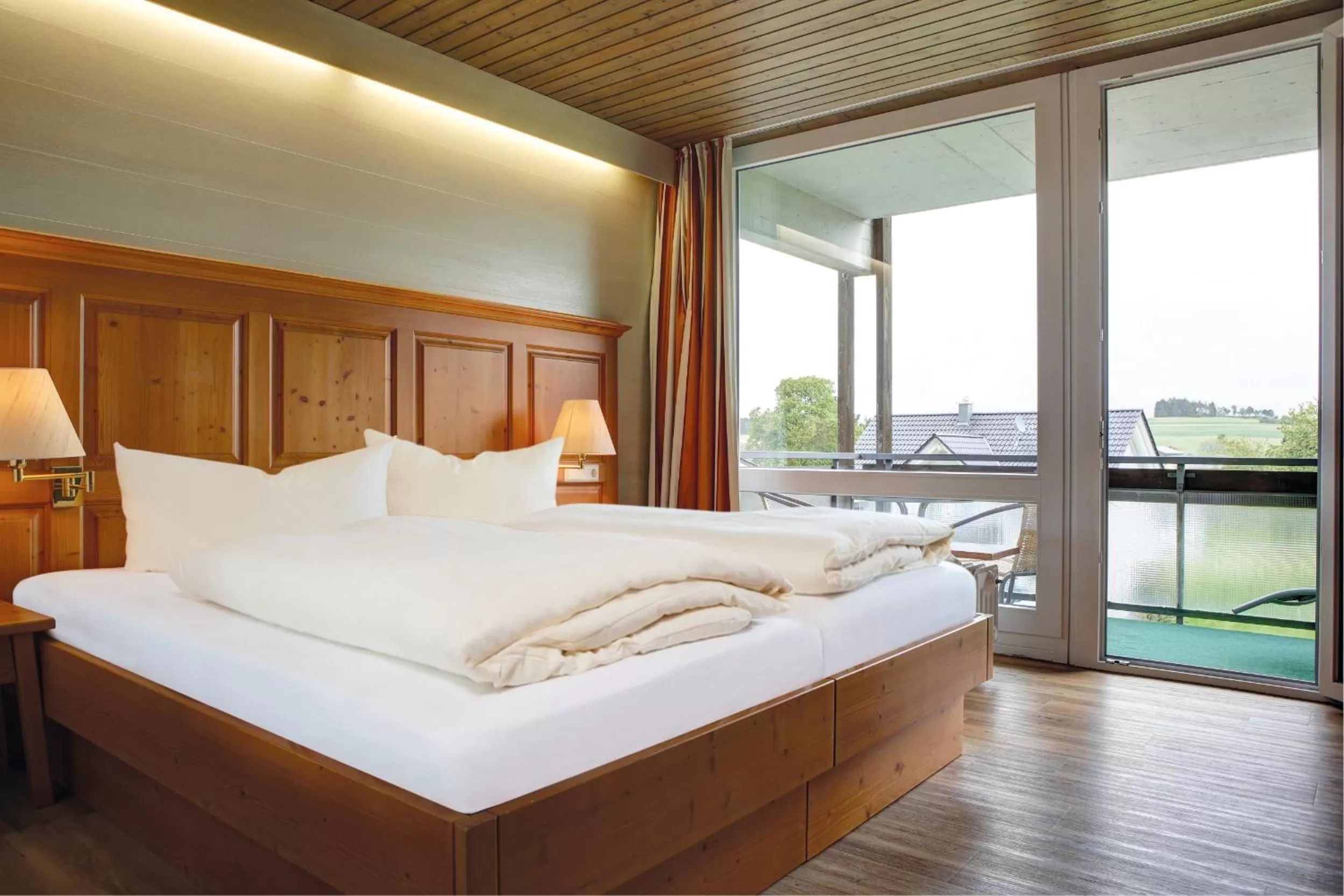 Photo of the whole room, Bed in Wellnesshotel Sonnenhof & Sonnhalde