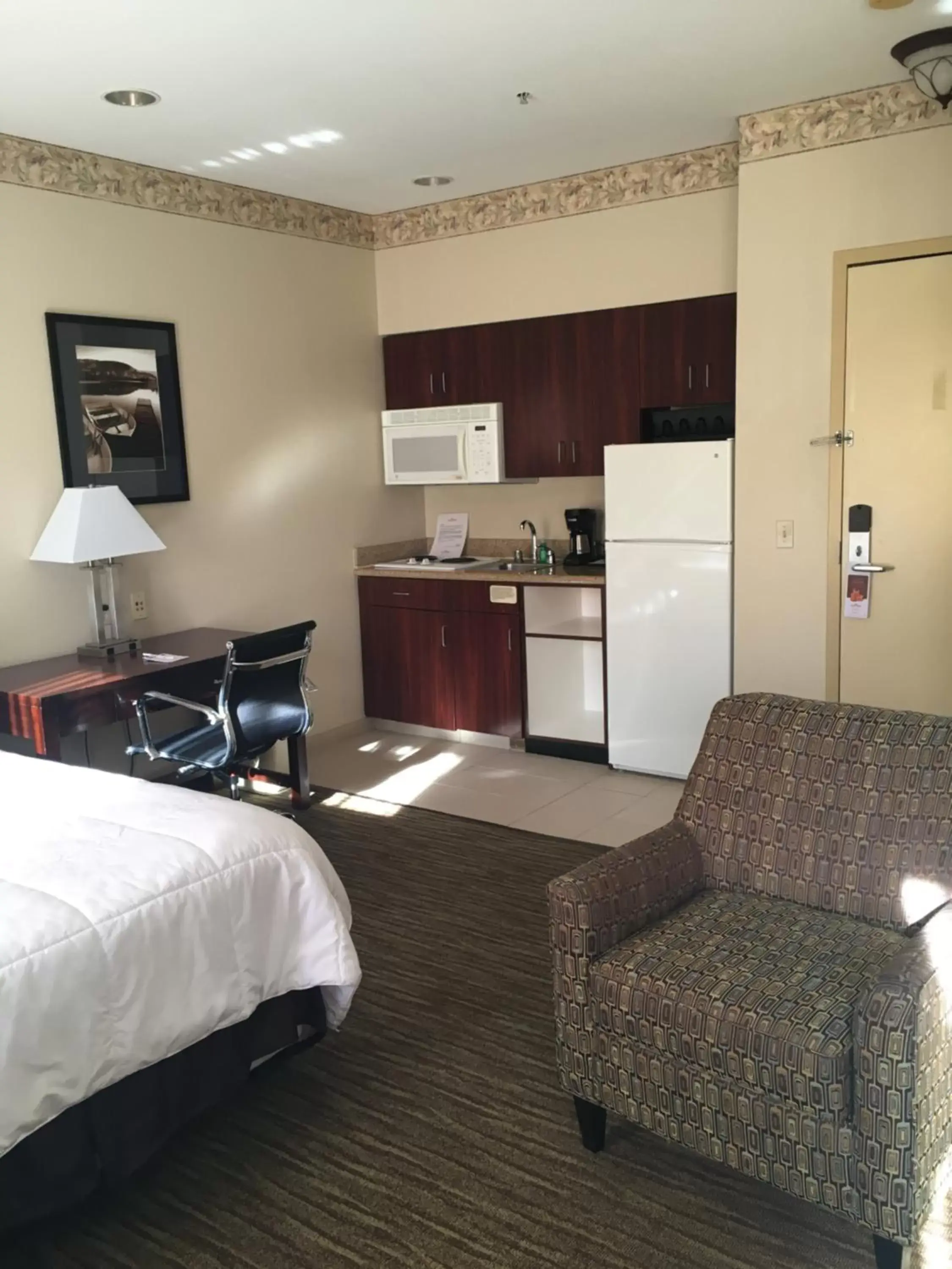 Kitchen/Kitchenette in Hawthorn Suites by Wyndham Rancho Cordova/Folsom