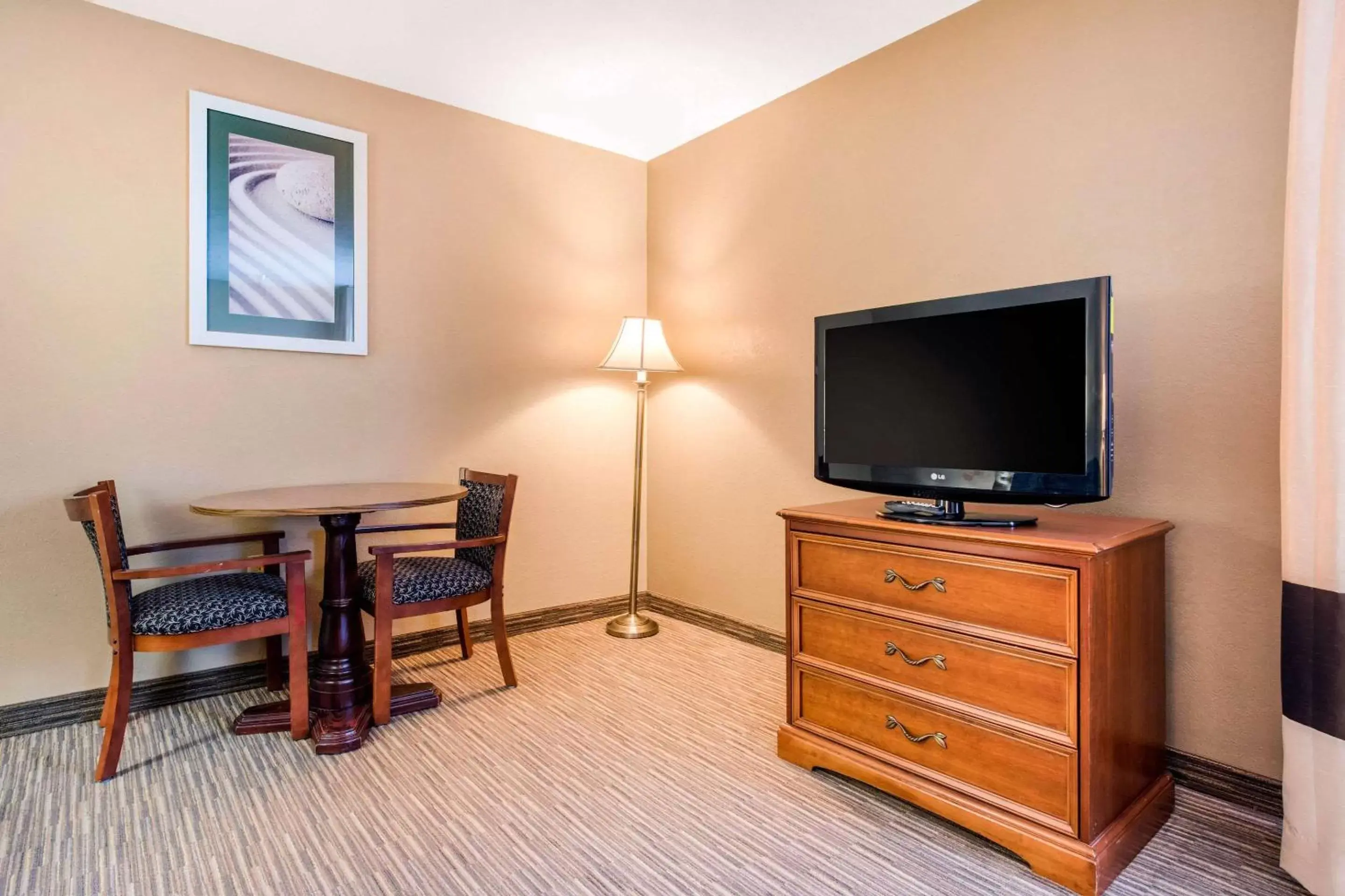 Photo of the whole room, TV/Entertainment Center in Quality Inn & Suites New Castle