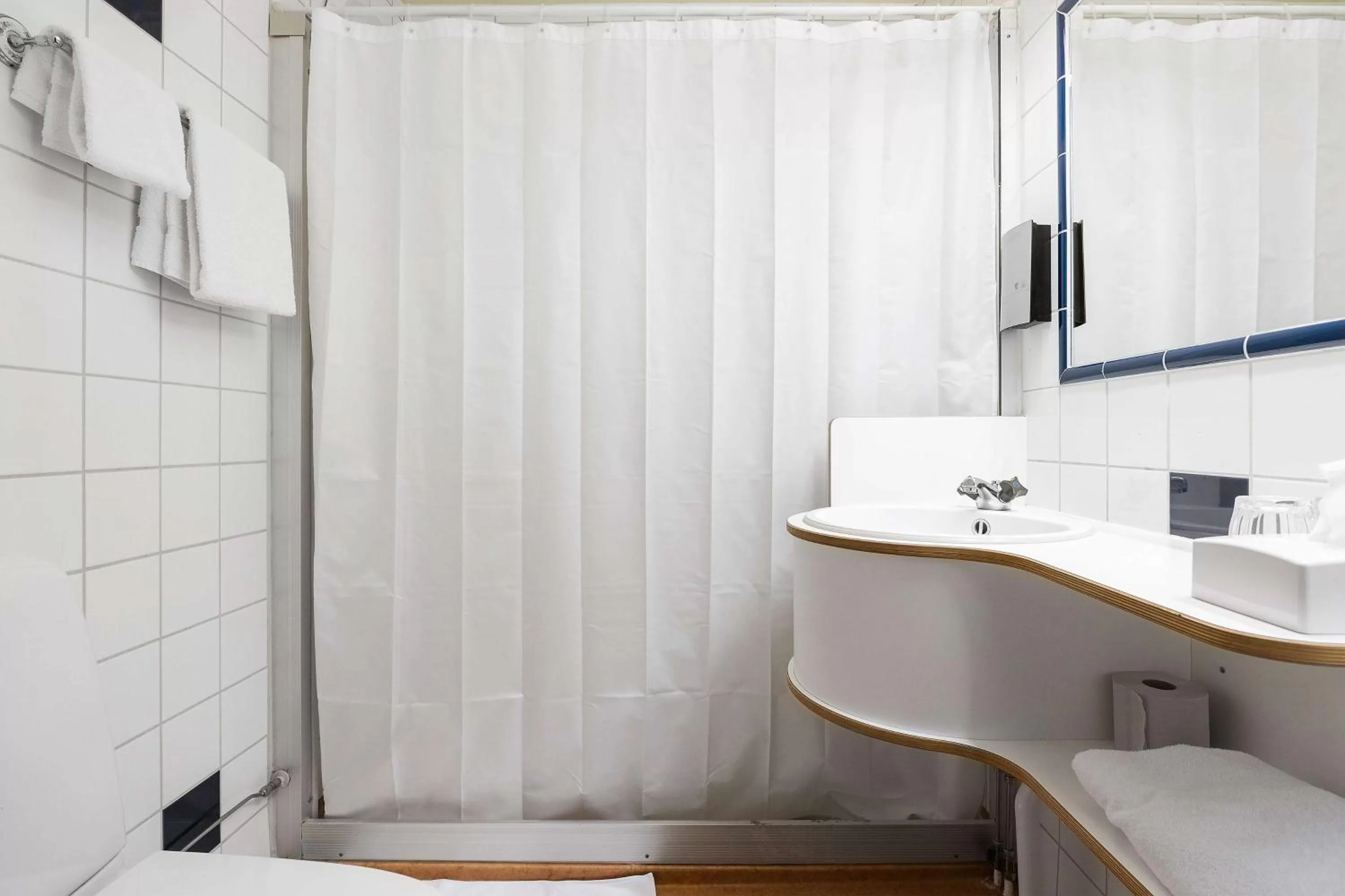 Bathroom in Best Western Nya Star Hotel