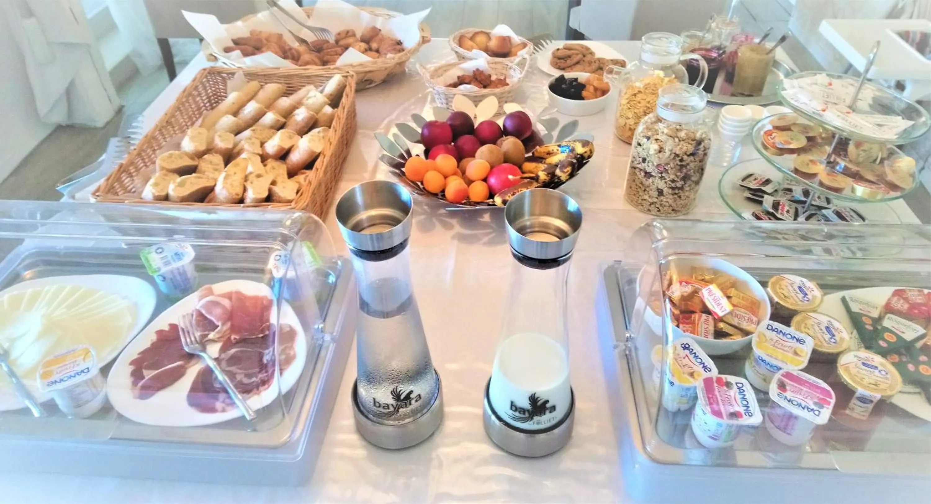 Breakfast in Les Jardins de Bormes, hôtel adult only avec sauna & jacuzzi