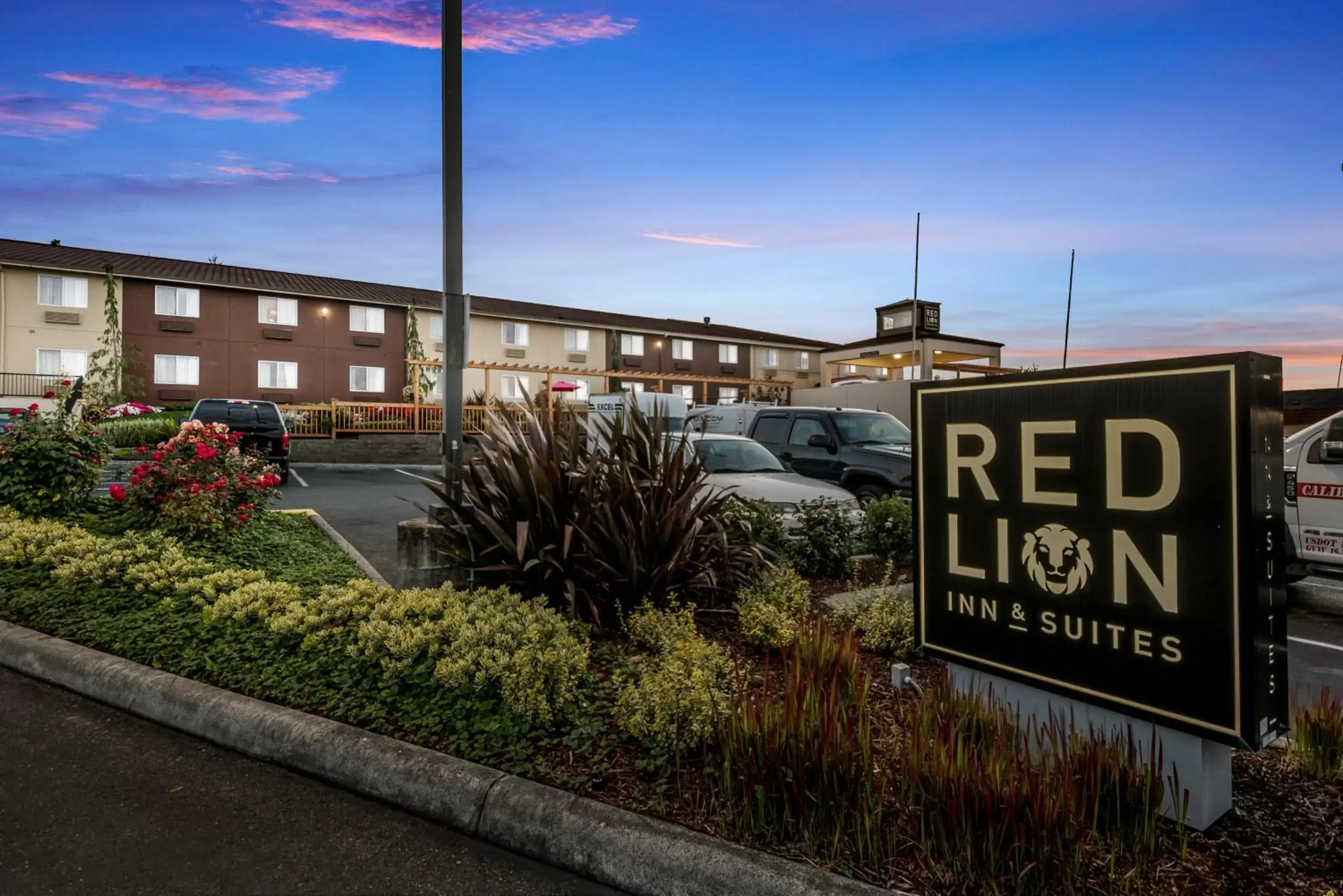 Property Building in Red Lion Inn & Suites at Olympic National Park