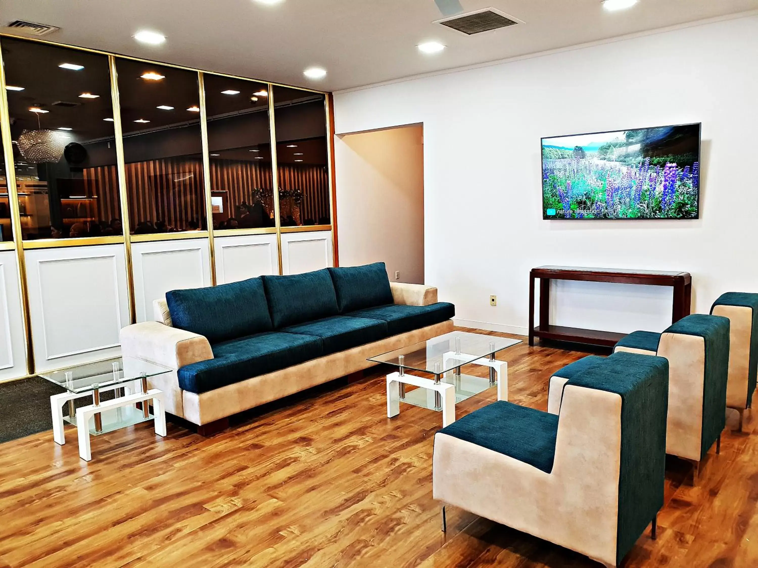 Lobby or reception, Seating Area in Airport Garden Inn Hotel & Conference Centre