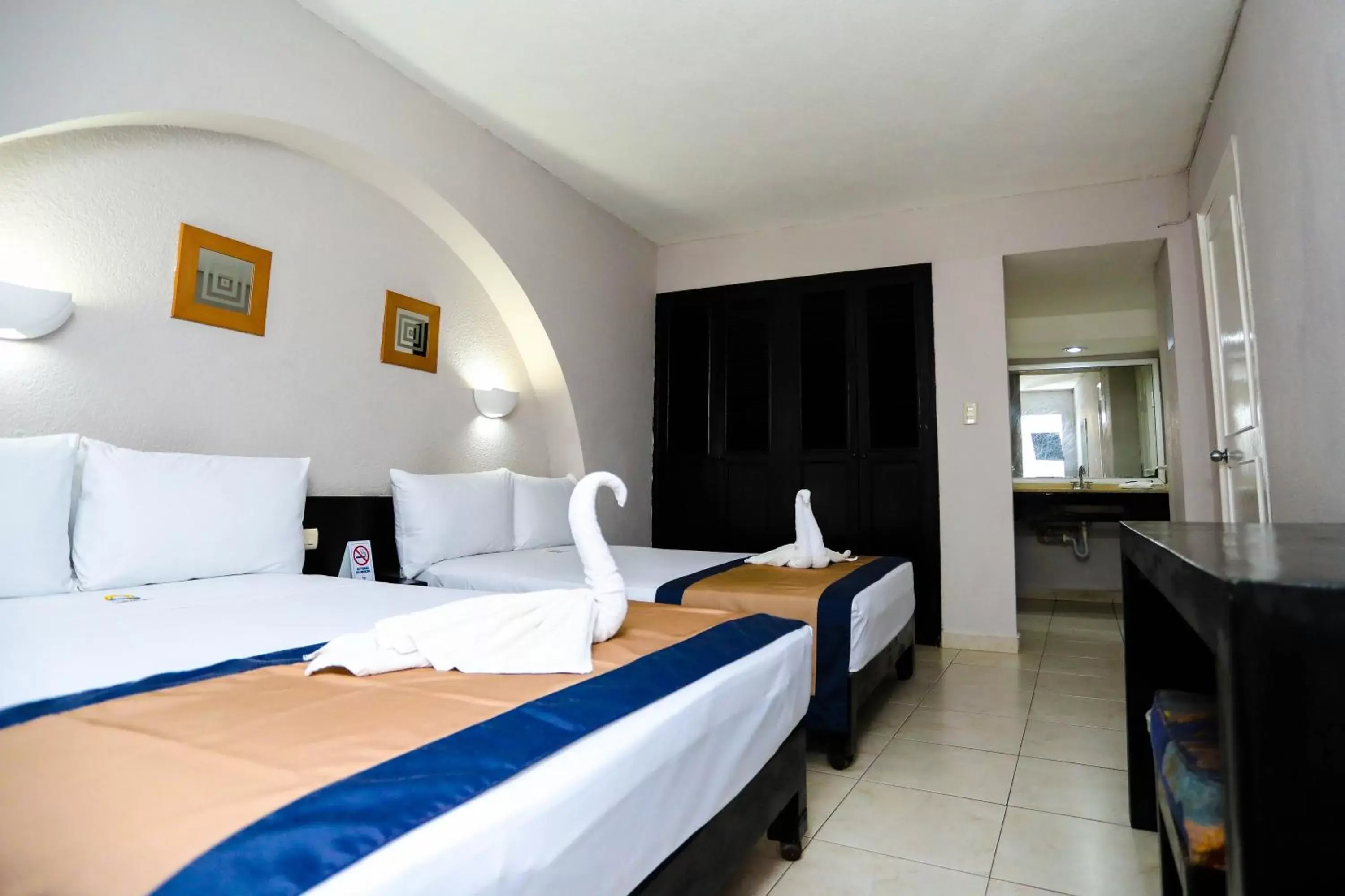 Bedroom, Bed in Hotel Caribe Internacional Cancun
