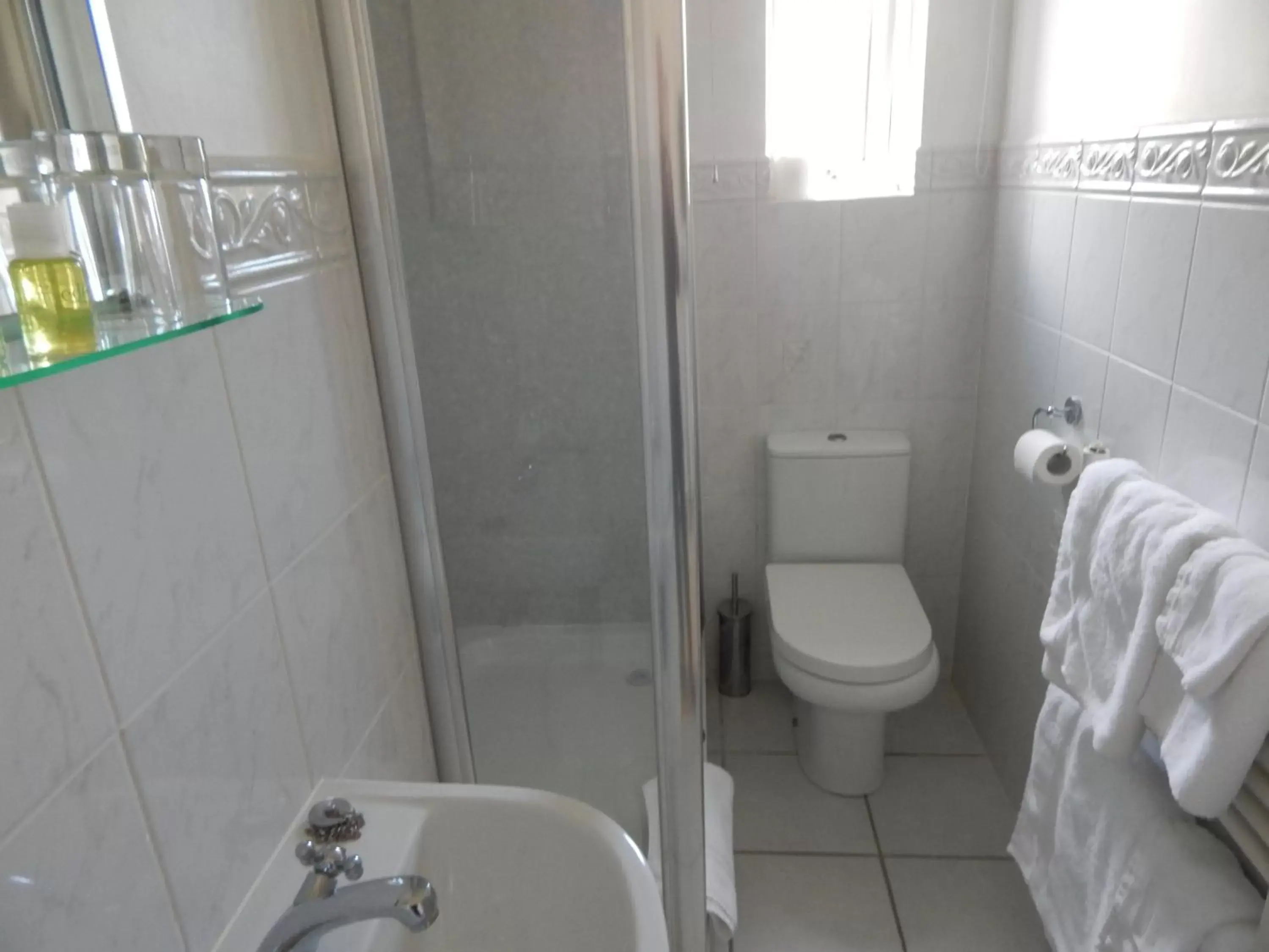 Shower, Bathroom in Fairlight Lodge