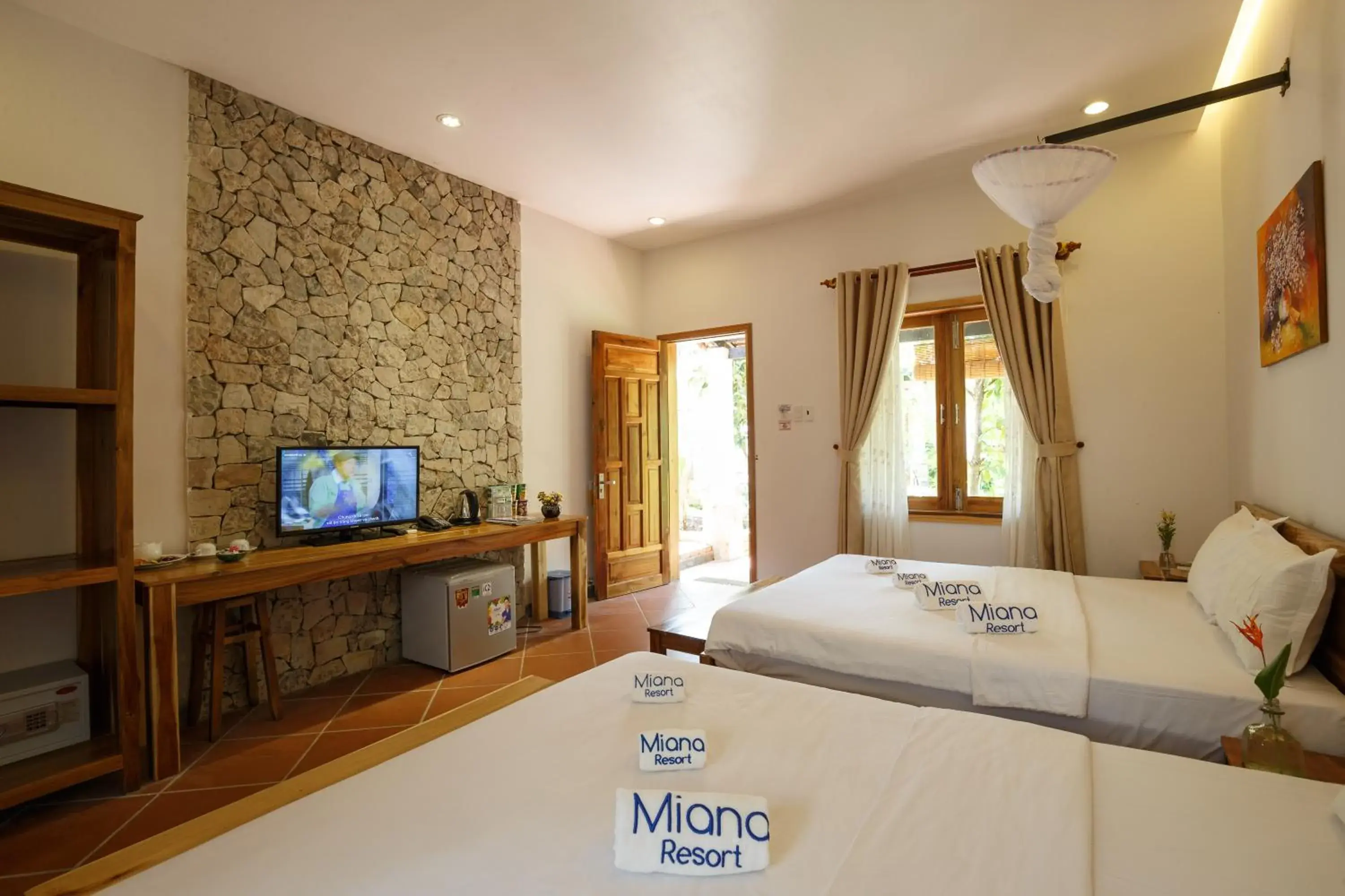 Bed, TV/Entertainment Center in Miana Resort Phu Quoc