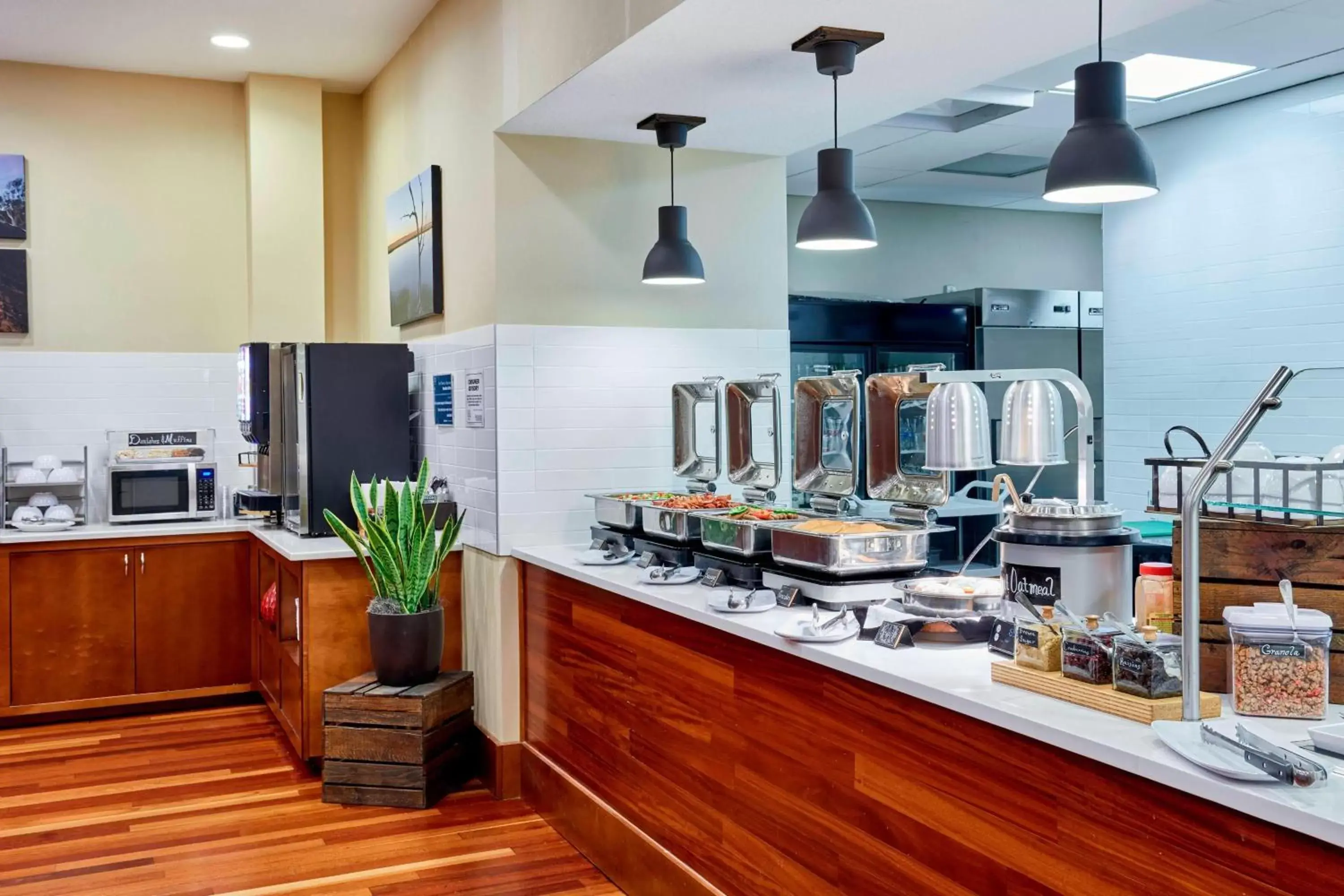 Breakfast, Kitchen/Kitchenette in Four Points by Sheraton Jacksonville Baymeadows