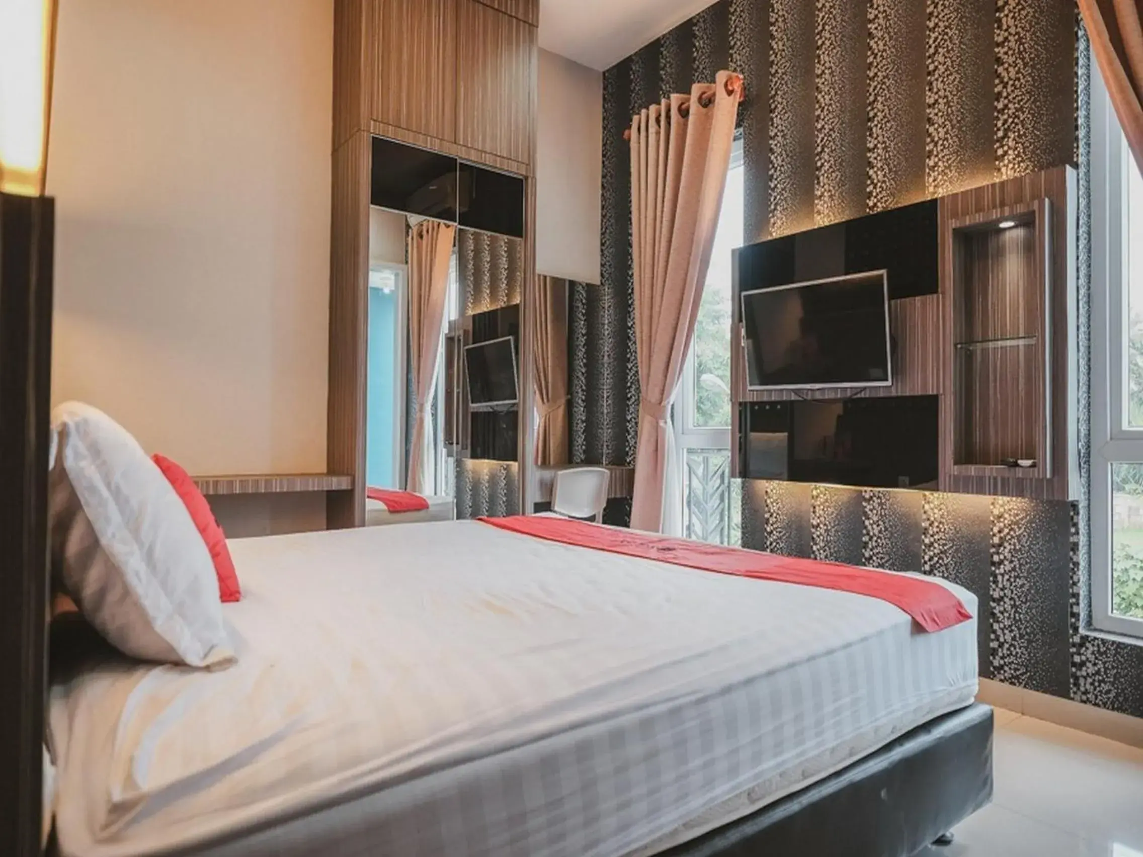 Bedroom, Bed in RedDoorz @ Jamin Ginting Medan