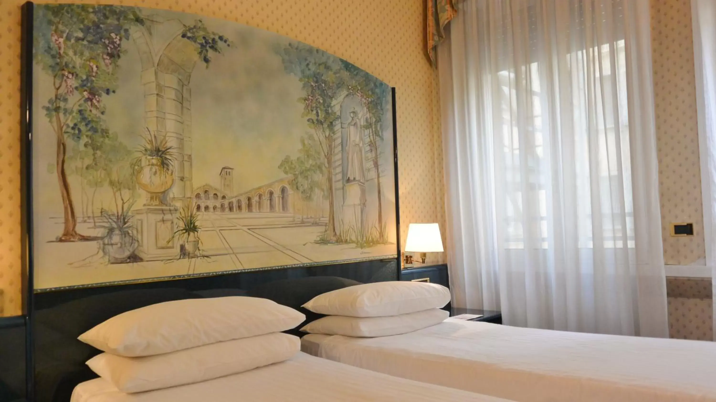 Twin Room in iH Hotels Milano Ambasciatori