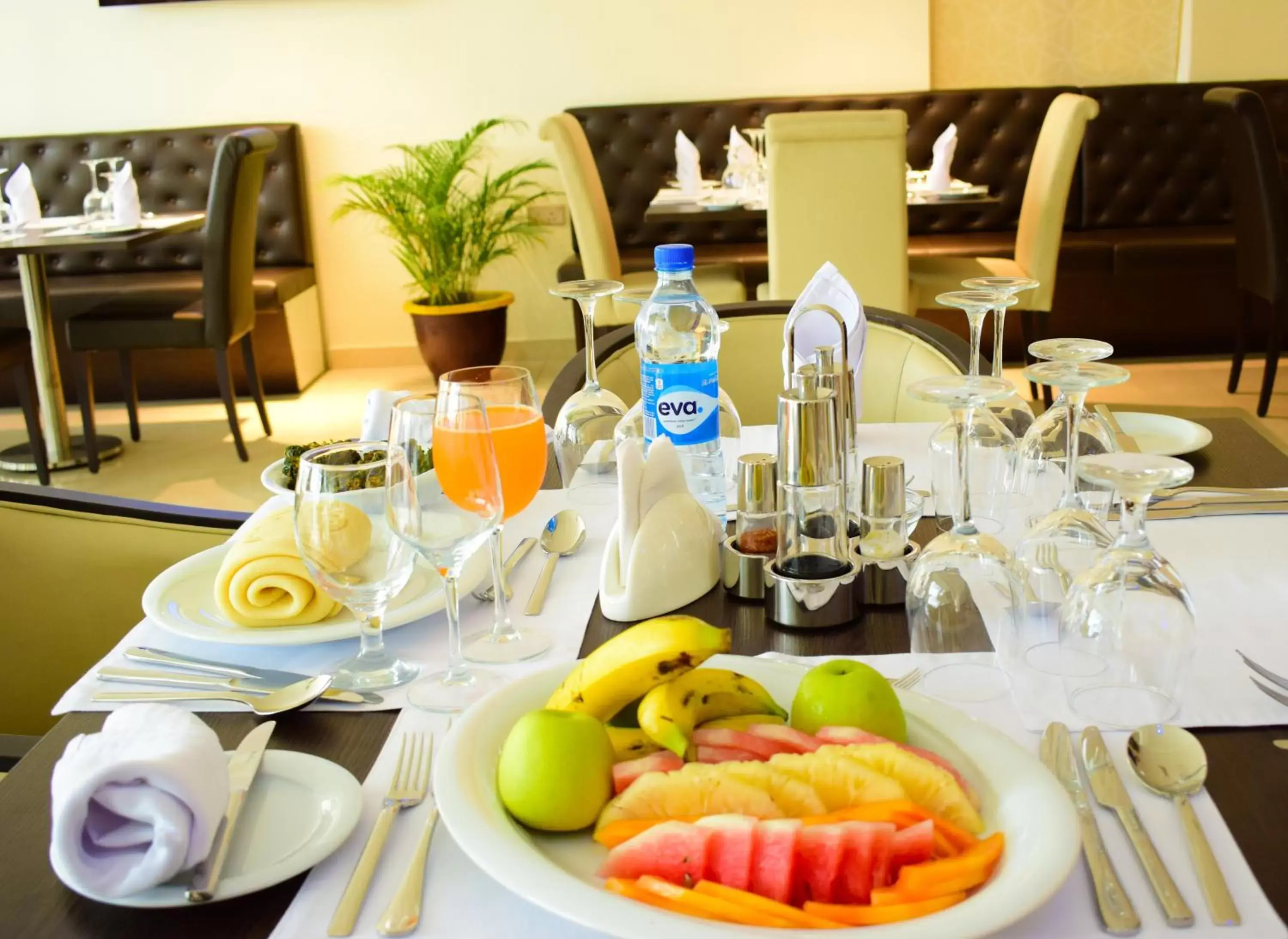 Food and drinks, Restaurant/Places to Eat in Monty Suites & Golf