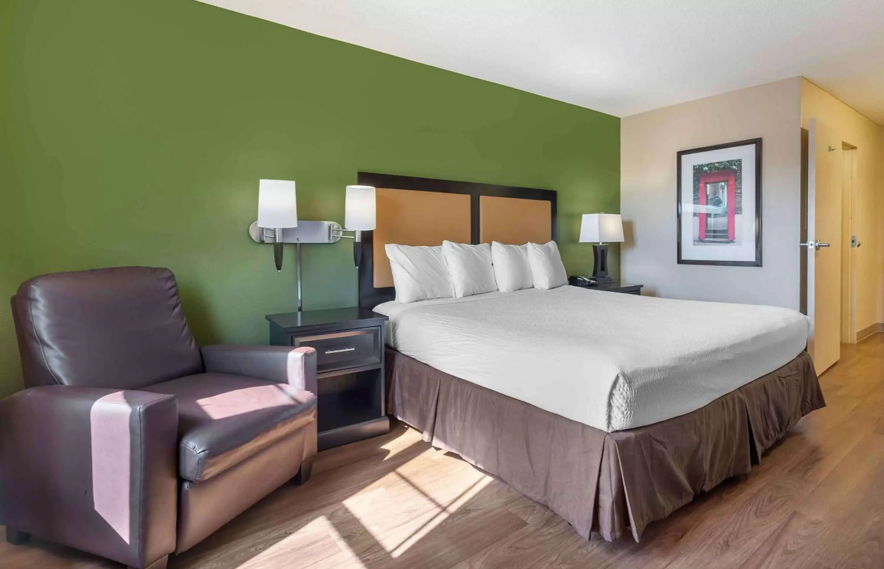 Bedroom, Bed in Extended Stay America Suites - San Jose - Edenvale - North