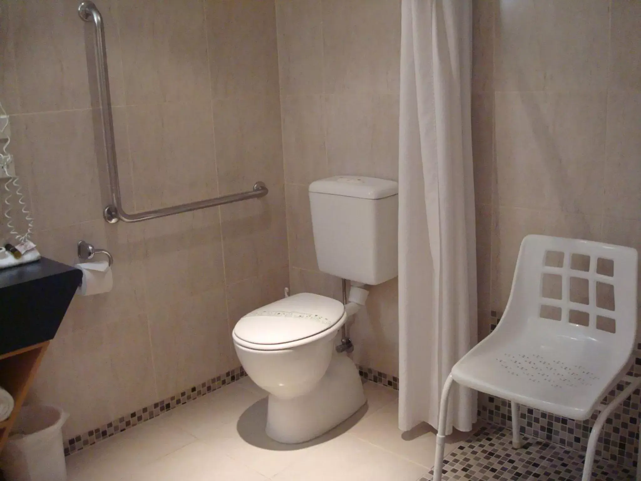 Shower, Bathroom in Harbour City Motor Inn & Conference
