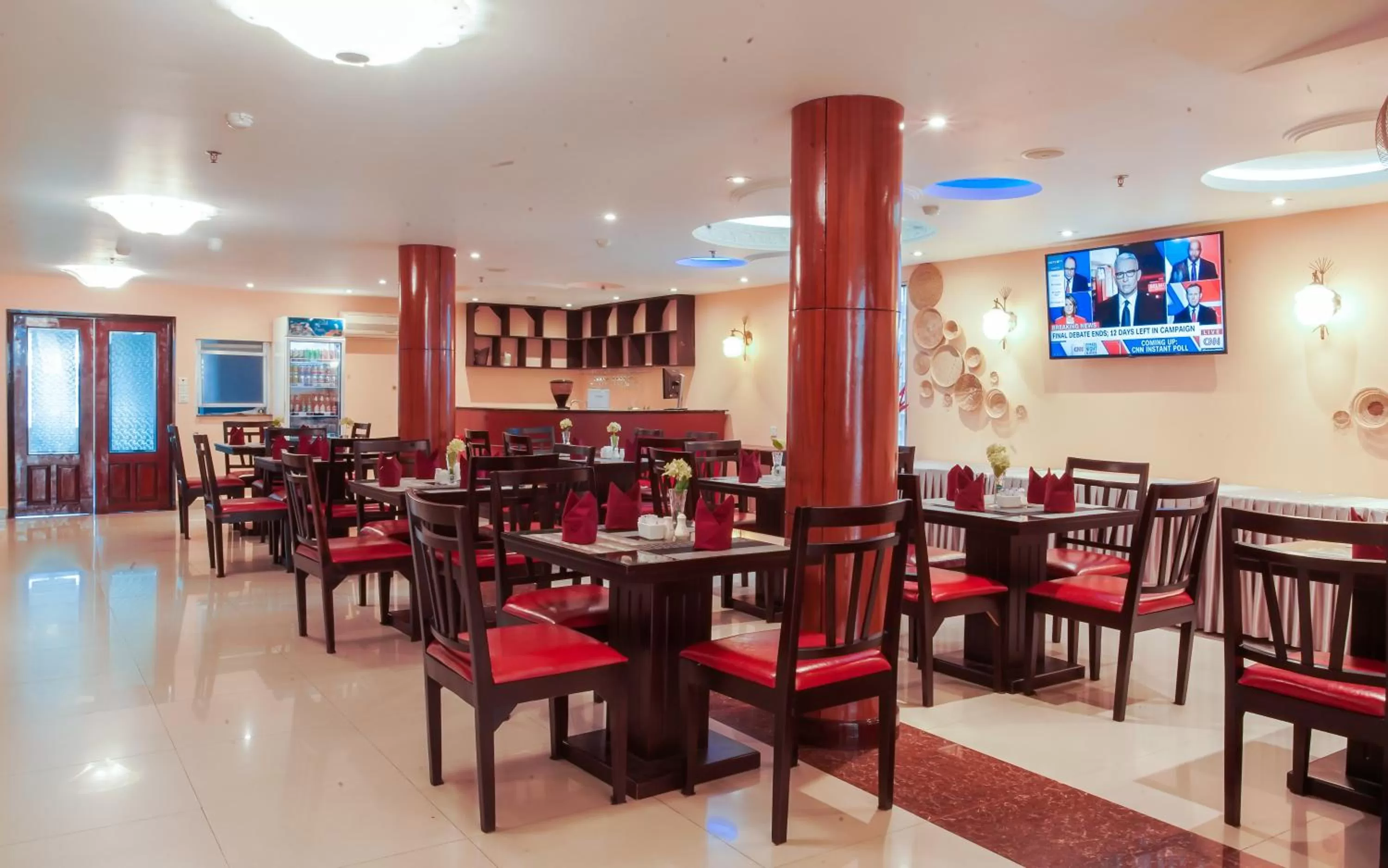 Restaurant/places to eat in Silver Mounts Hotel