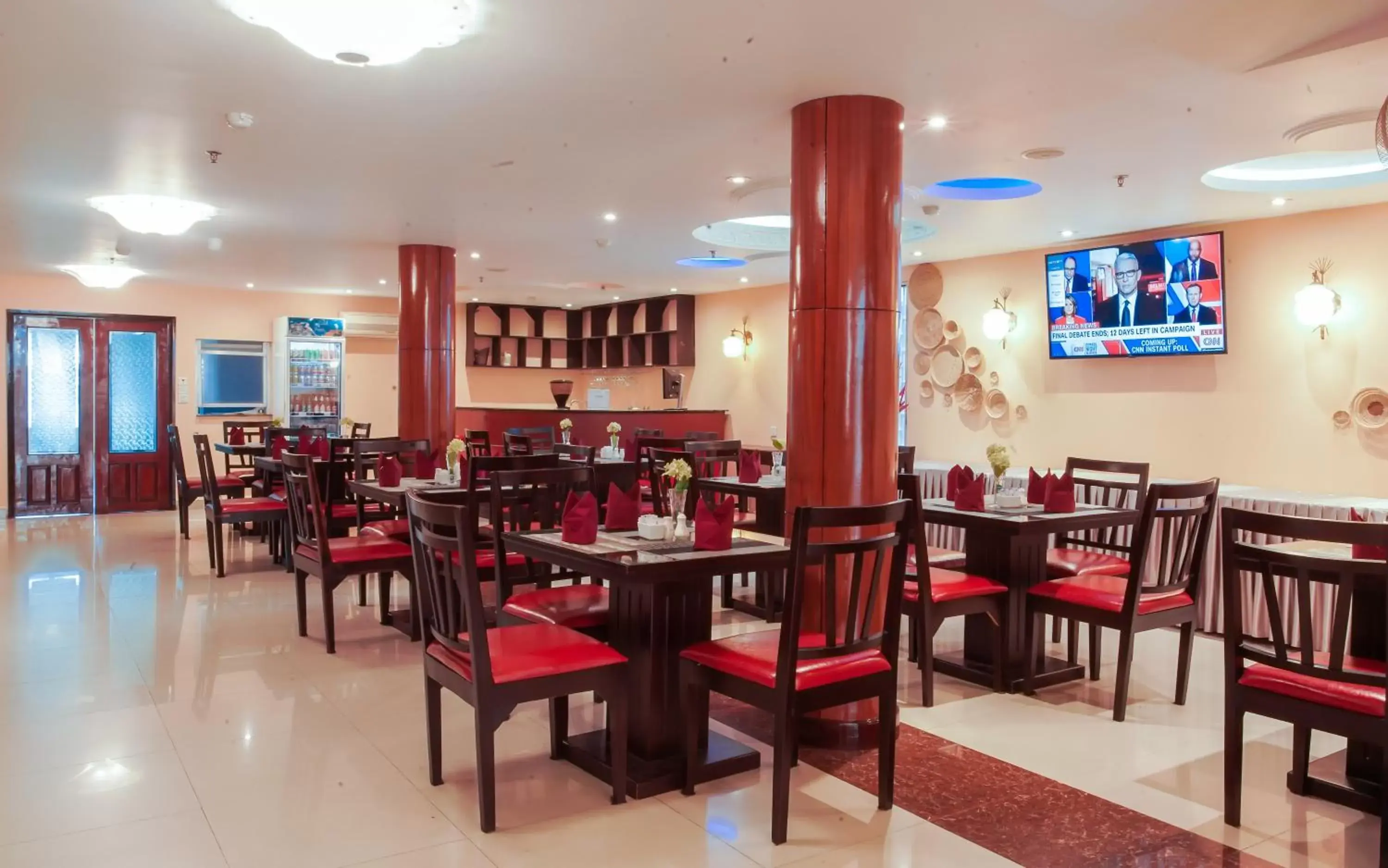 Restaurant/Places to Eat in Silver Mounts Hotel
