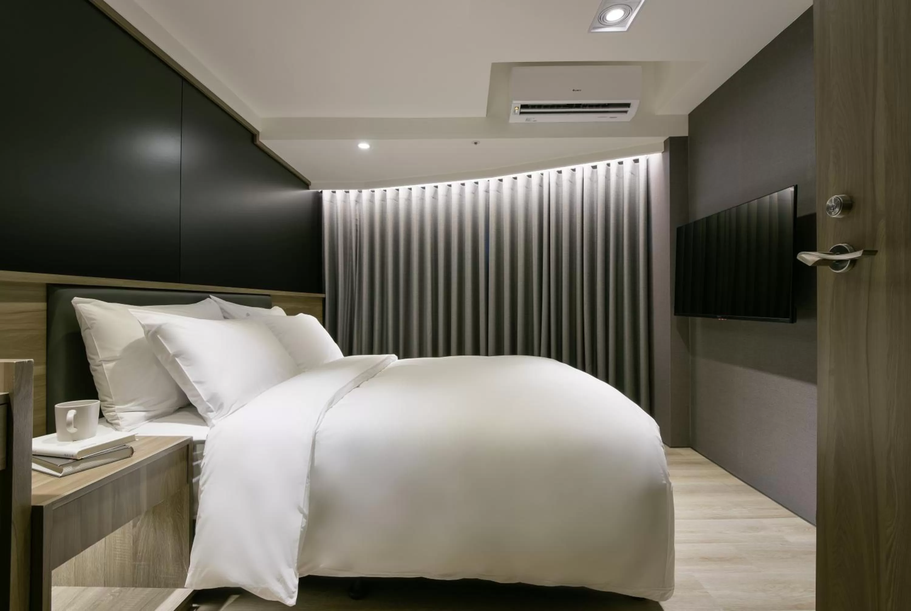 Bed in Autumn Willow Hotel