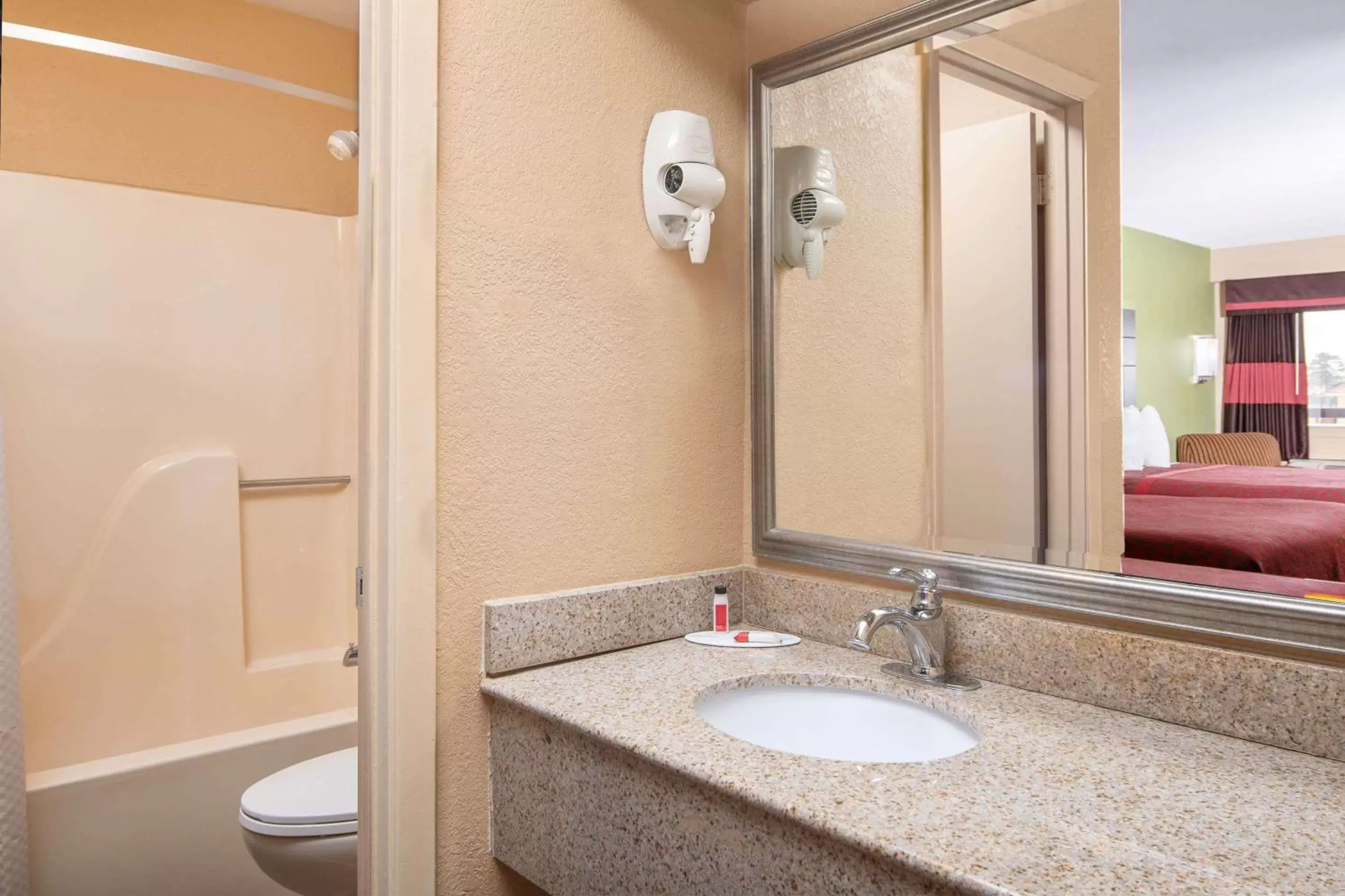 Photo of the whole room, Bathroom in Days Inn by Wyndham Tupelo